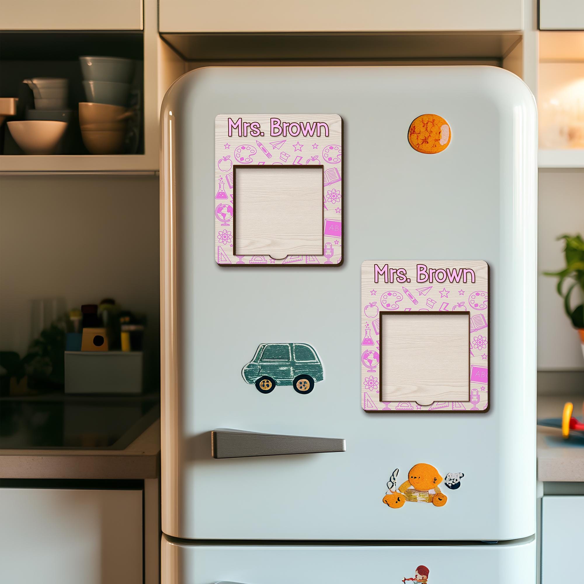 Personalized Teacher Sticky Note Holder Magnet – Custom Name School Icon Design – Classroom To-Do List Organizer for Teachers, Educators