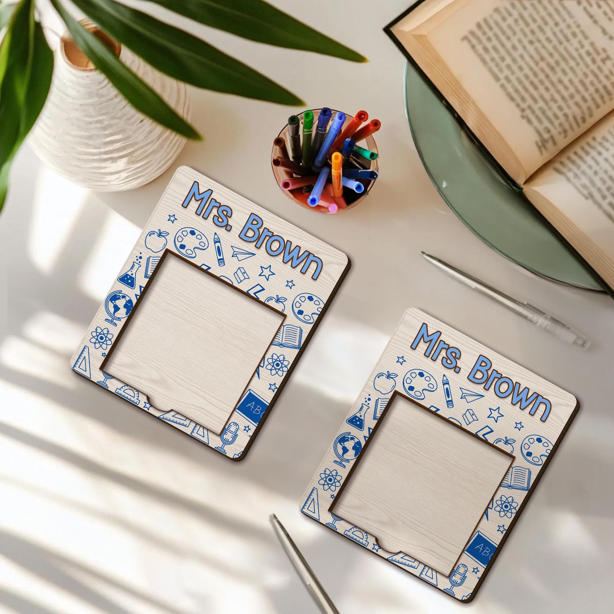 Personalized Teacher Sticky Note Holder Magnet – Custom Name School Blue Icon Design, Classroom To-Do List Organizer for Teachers, Educators