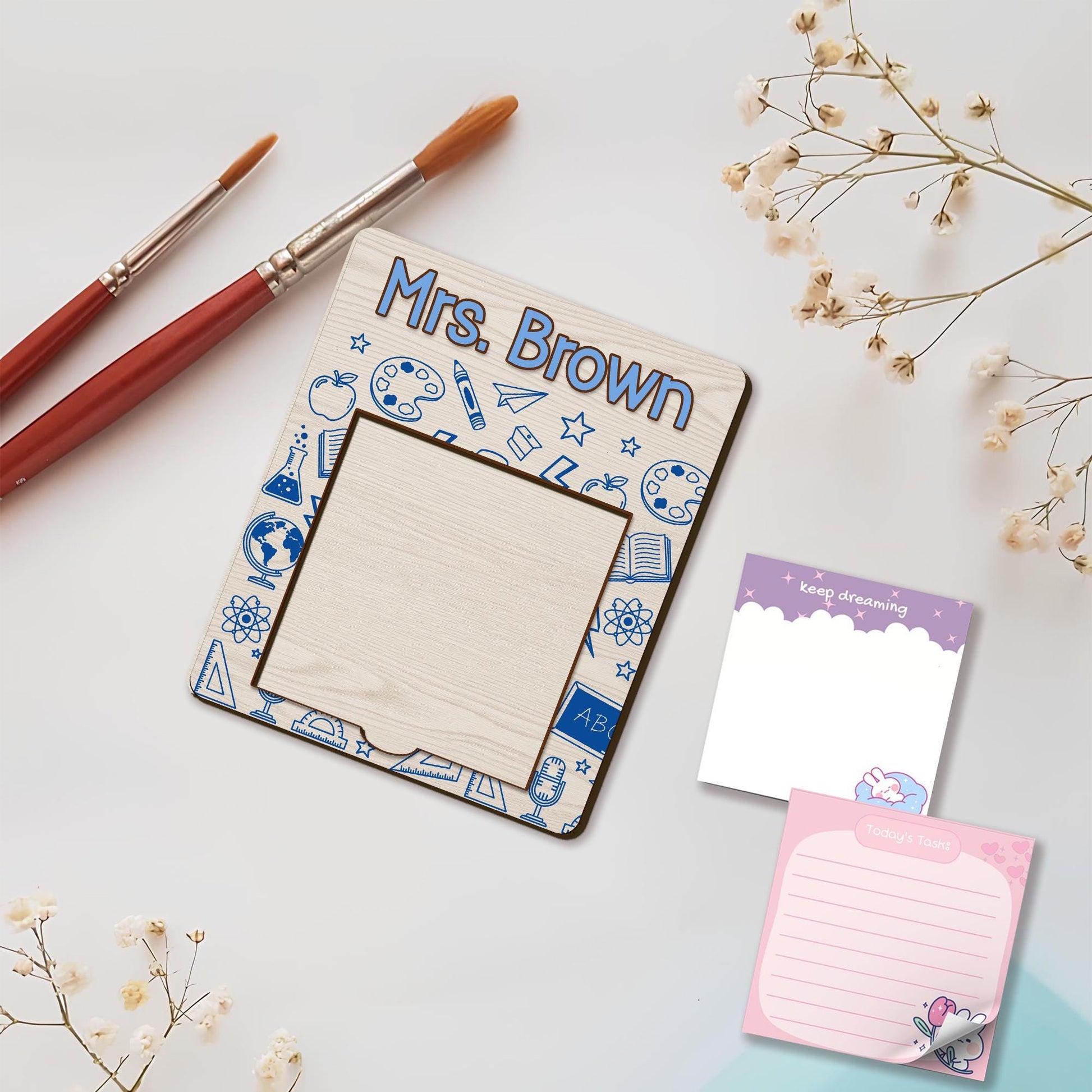 Personalized Teacher Sticky Note Holder Magnet – Custom Name School Blue Icon Design, Classroom To-Do List Organizer for Teachers, Educators