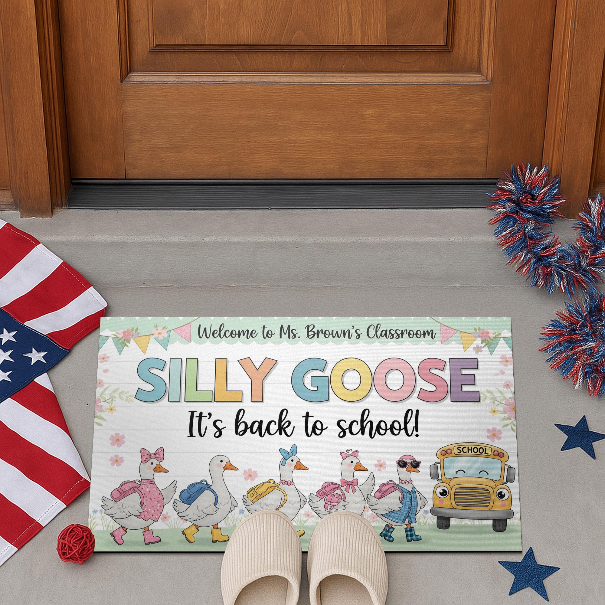 Silly Goose Back to School Doormat – Funny Teacher Classroom Rug, Personalized Entry Mat for Welcome Area, Cute Goose Decor, School Doormat