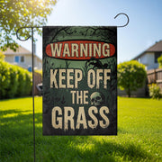 Warning Keep Off the Grass Halloween Garden Flag – Funny Spooky Yard Sign, Outdoor Lawn Decor, Creepy Fall Decoration with Skull