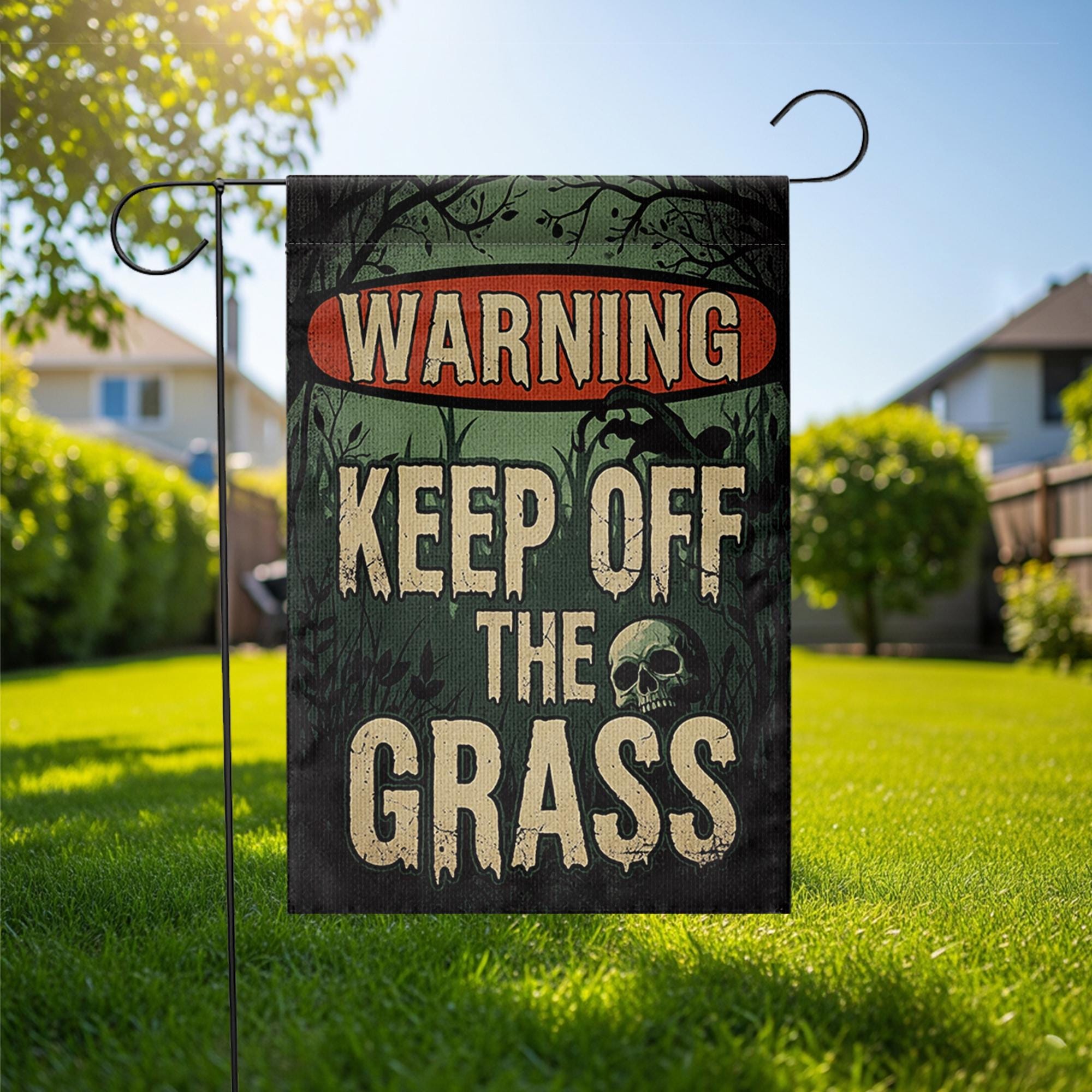 Warning Keep Off the Grass Halloween Garden Flag – Funny Spooky Yard Sign, Outdoor Lawn Decor, Creepy Fall Decoration with Skull