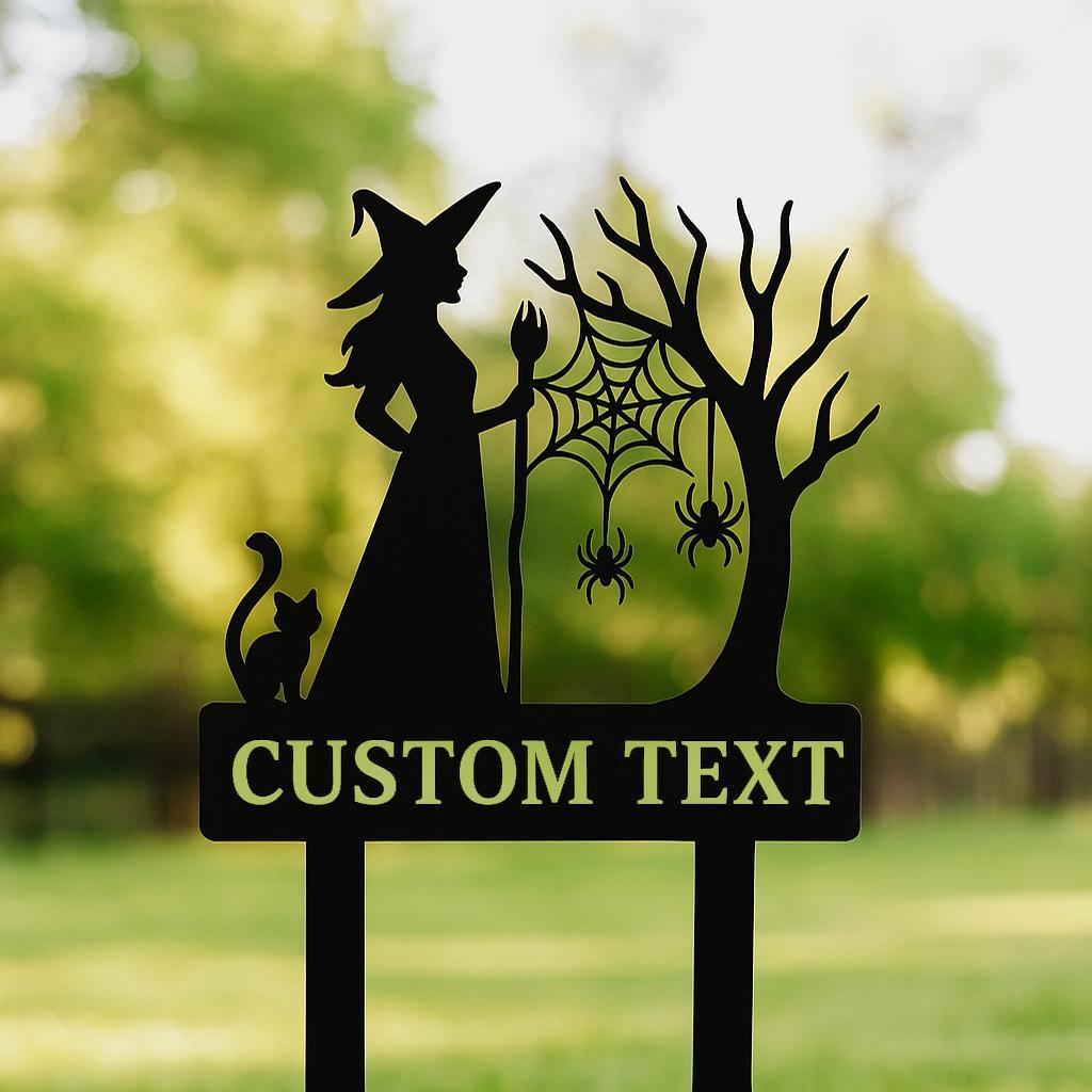 Personalized Witch Garden Sign – Custom Halloween Metal Yard Stake with Cat & Spiders, Fall Outdoor Decor, Spooky Season Gift