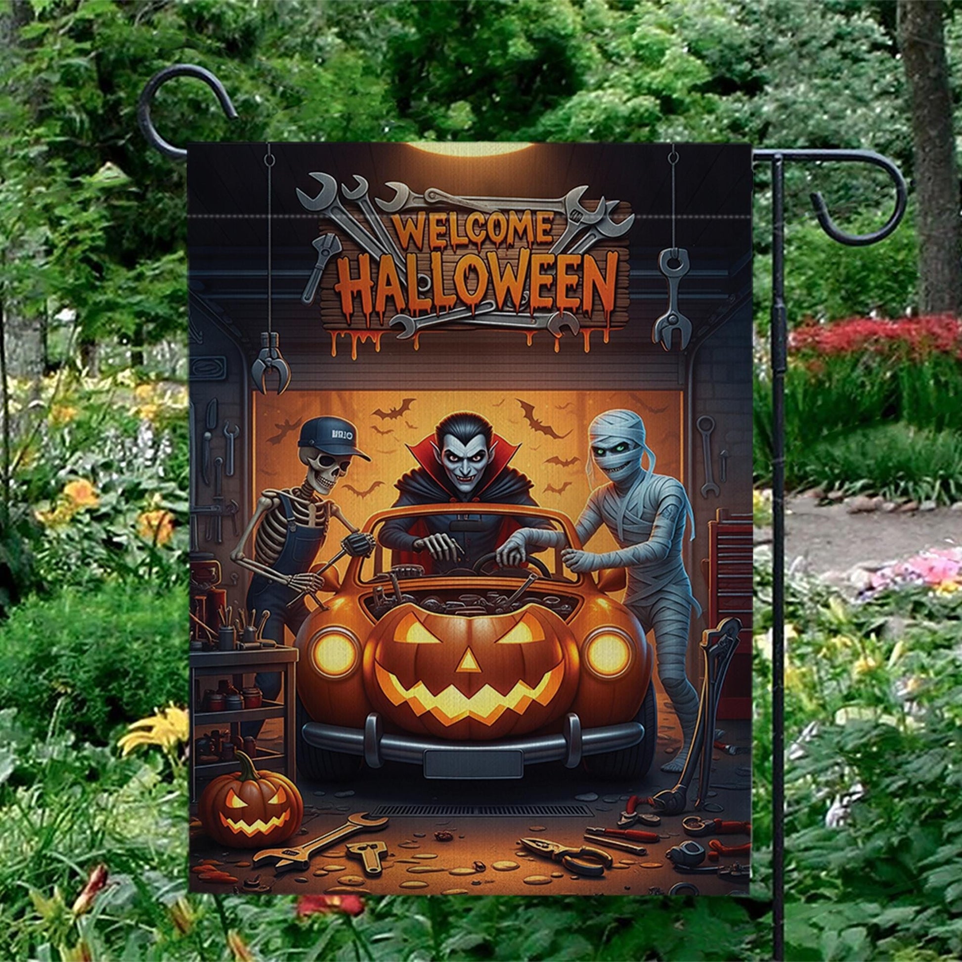 Welcome Halloween Garage Flag – Funny Car Repair Yard Decor with Dracula, Mummy, Skeleton & Pumpkin Car