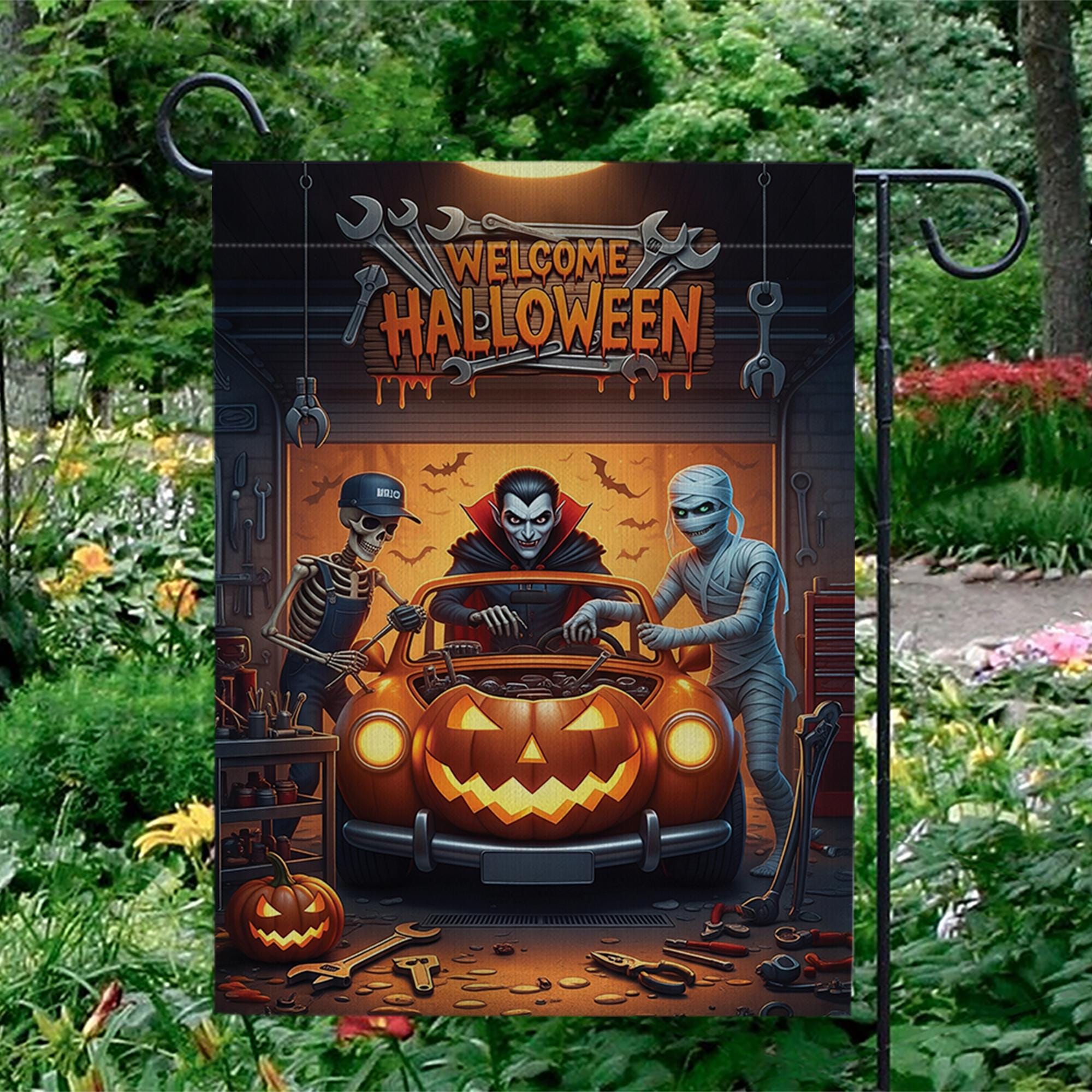 Welcome Halloween Garage Flag – Funny Car Repair Yard Decor with Dracula, Mummy, Skeleton & Pumpkin Car