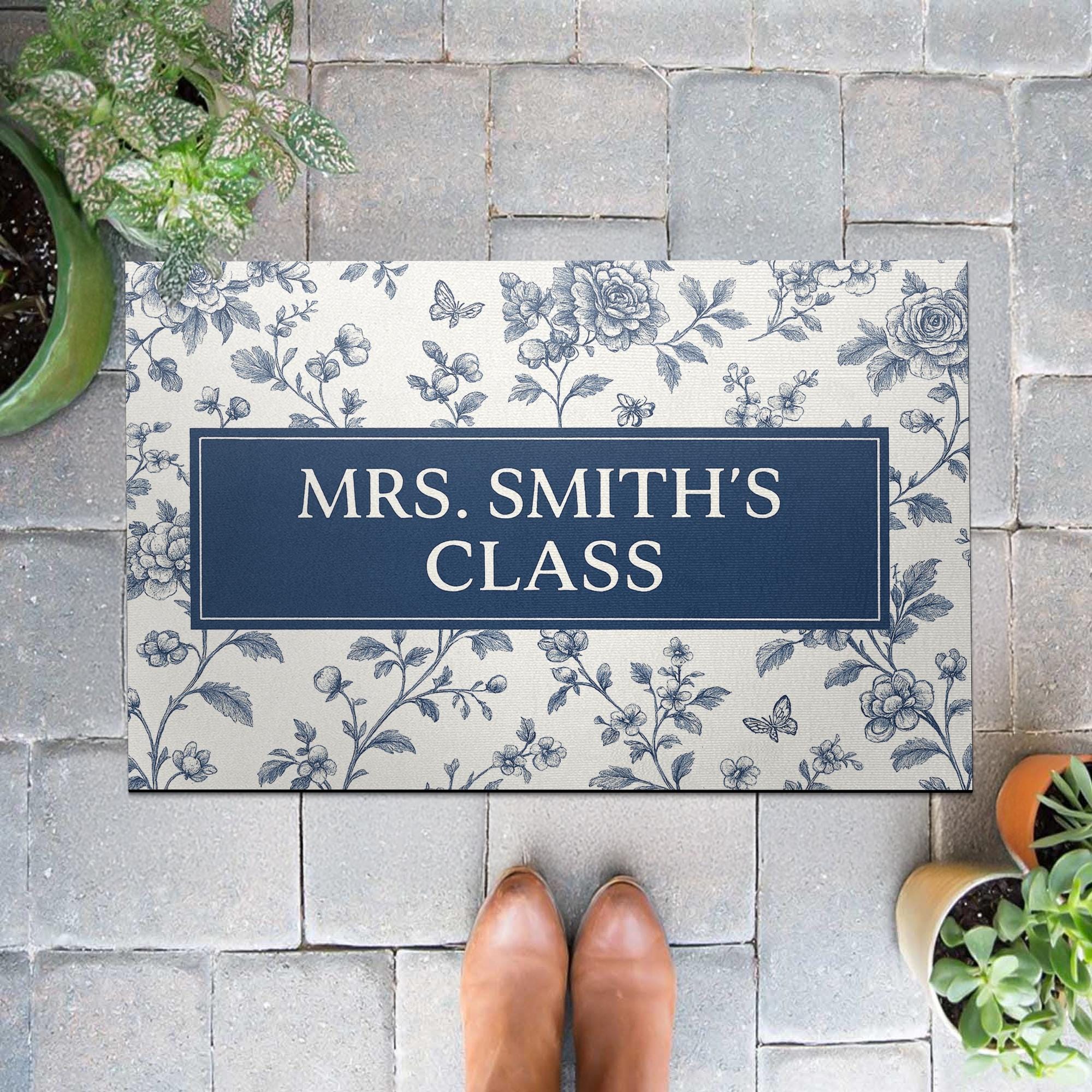 Personalized Teacher Doormat – Class Rug, Blue Floral Classroom Welcome Mat, Custom School Entry Decor for Teachers, Chinoiserie Flower Mat