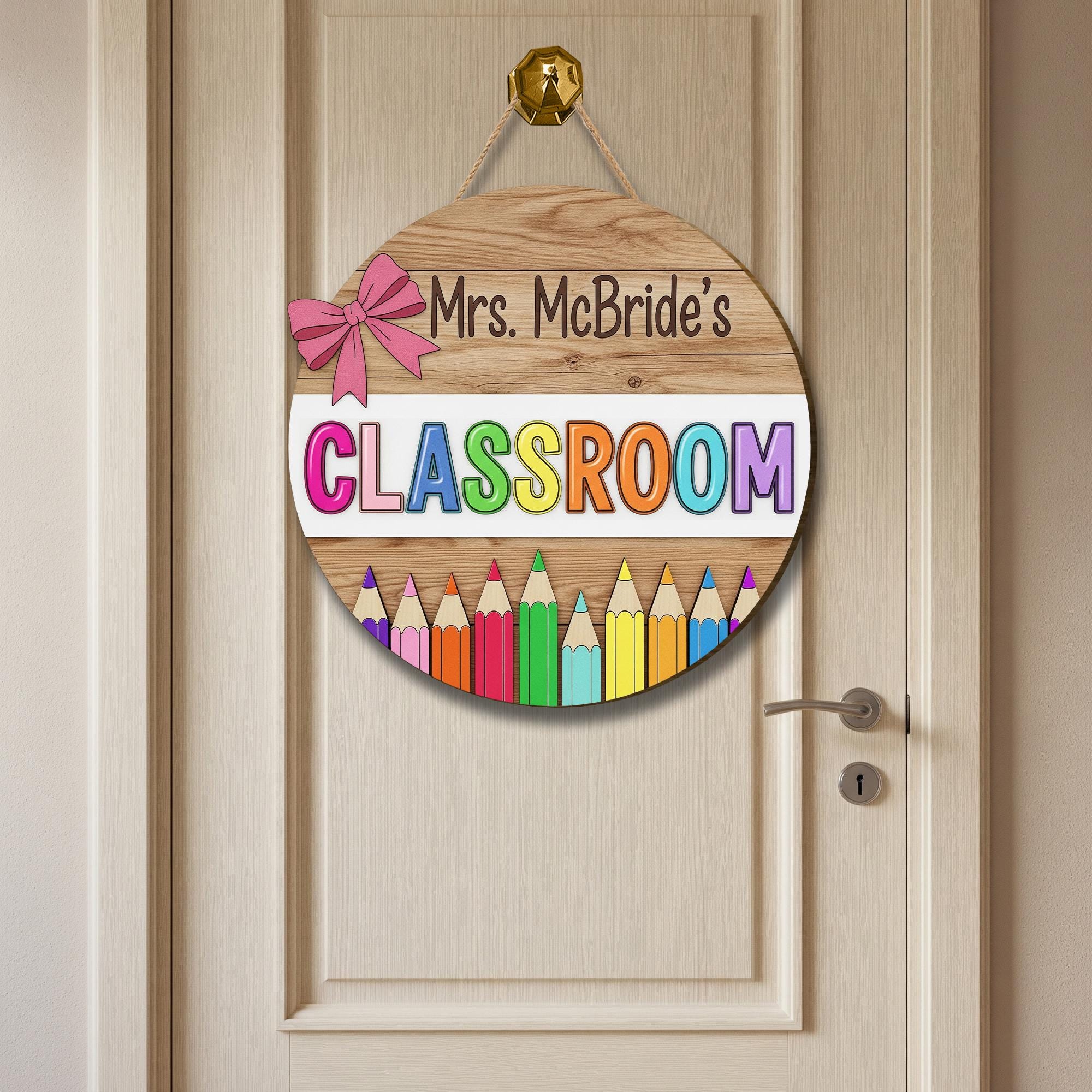 Personalized Teacher Classroom Door Sign – Wood Hanger with Rainbow Pencils & Bow – Custom Name Back to School Decor, Classroom Wall Decor