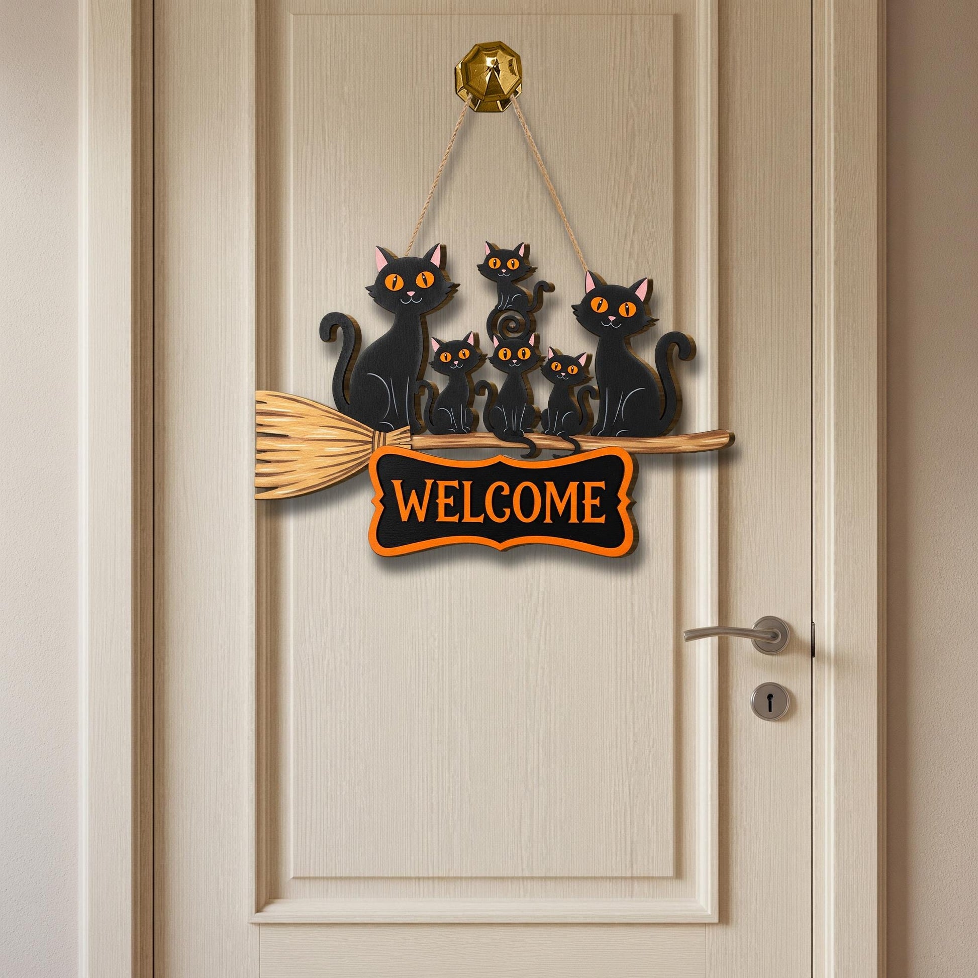 Black Cat Welcome Door Hanger – Halloween Broom Sign, Cute Cat Family Wall Decor, Spooky Fall Porch Decoration, Witchy Home Ornament