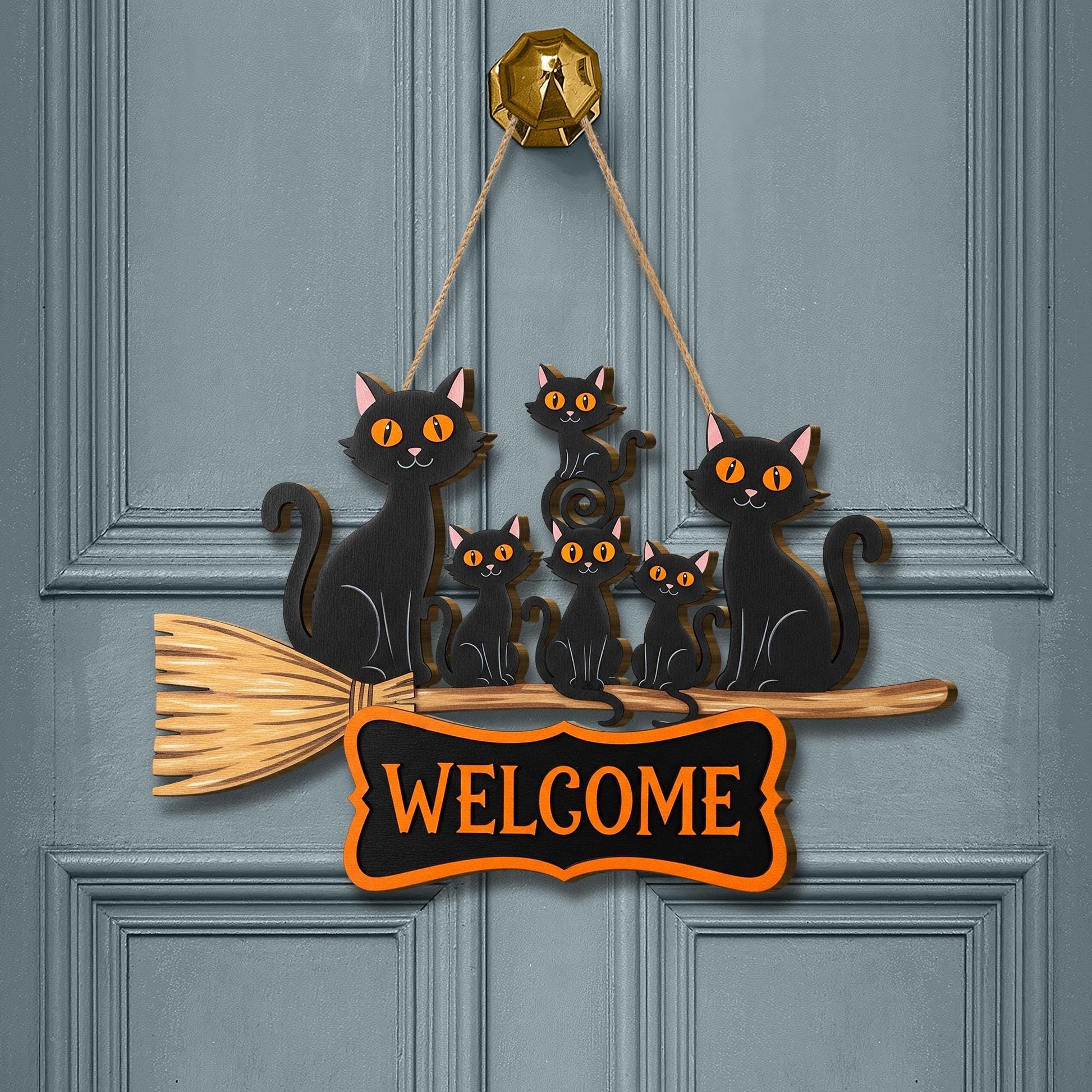 Black Cat Welcome Door Hanger – Halloween Broom Sign, Cute Cat Family Wall Decor, Spooky Fall Porch Decoration, Witchy Home Ornament