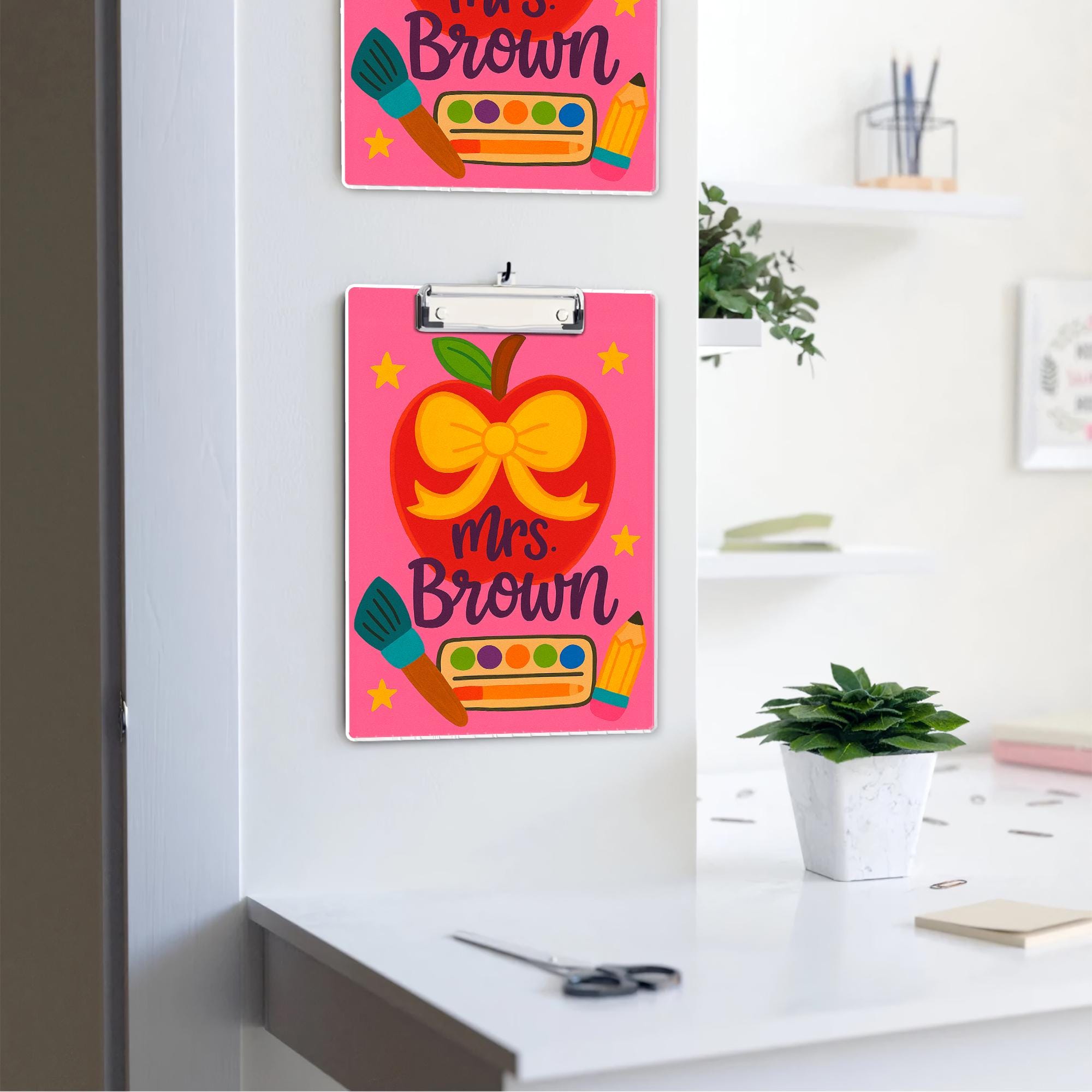 Personalized Teacher Clipboard – Cute Apple with Bow & Art Supplies Design, Custom Back to School Gift for Teachers, Educators, School Staff