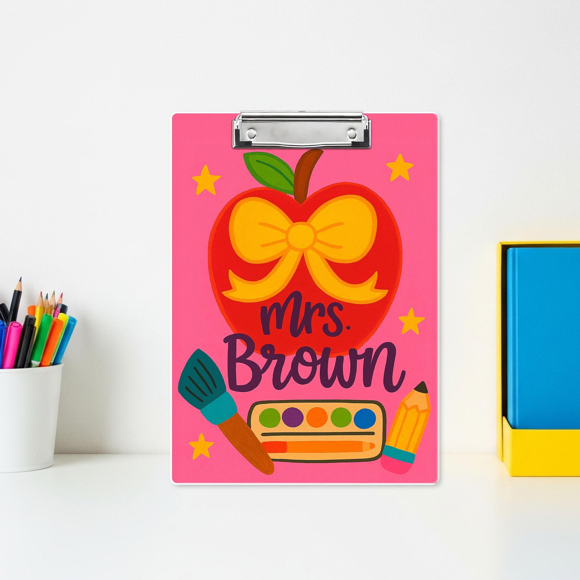 Personalized Teacher Clipboard – Cute Apple with Bow & Art Supplies Design, Custom Back to School Gift for Teachers, Educators, School Staff