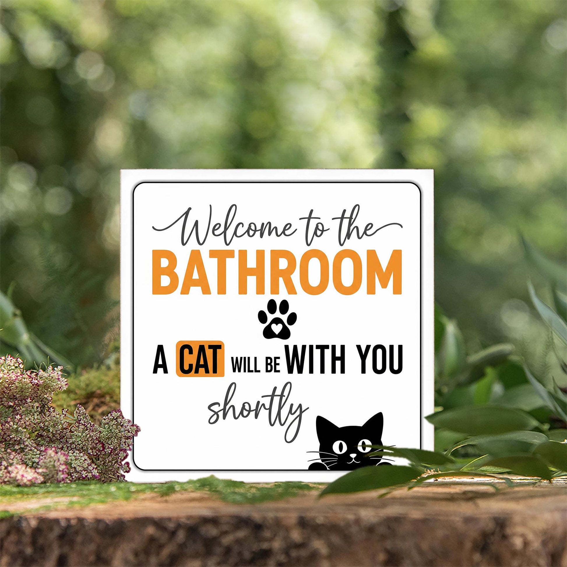 Funny Cat Bathroom Wooden Block Sign – Welcome to the Bathroom, A Cat Will Be With You Shortly, Pet Decor for Cat Lovers, Guests Shelf Decor