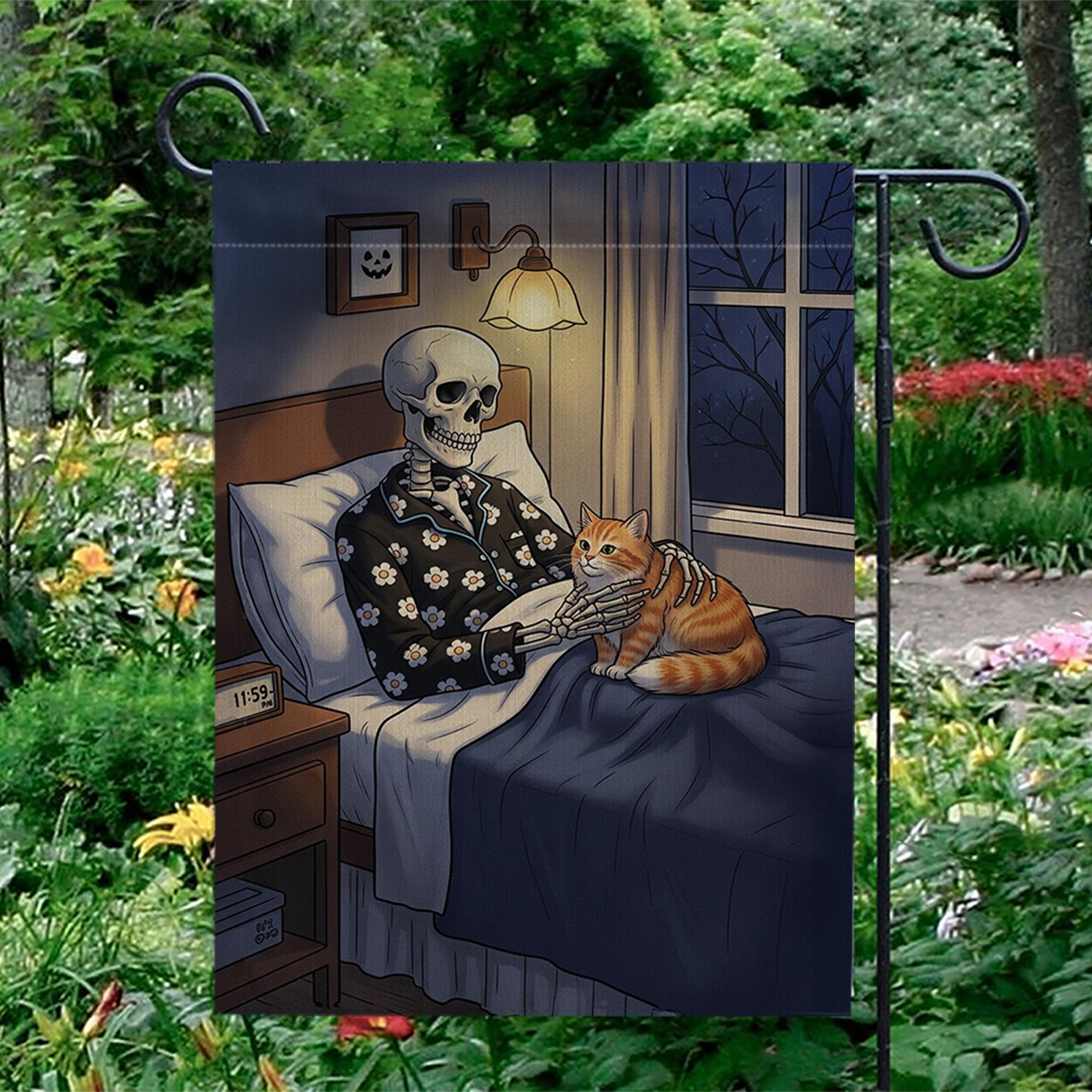 Funny Skeleton and Cat Garden Flag – Halloween Spooky Bedroom Decor, Cozy Skeleton Night Scene, Gothic Fall Outdoor Yard Banner