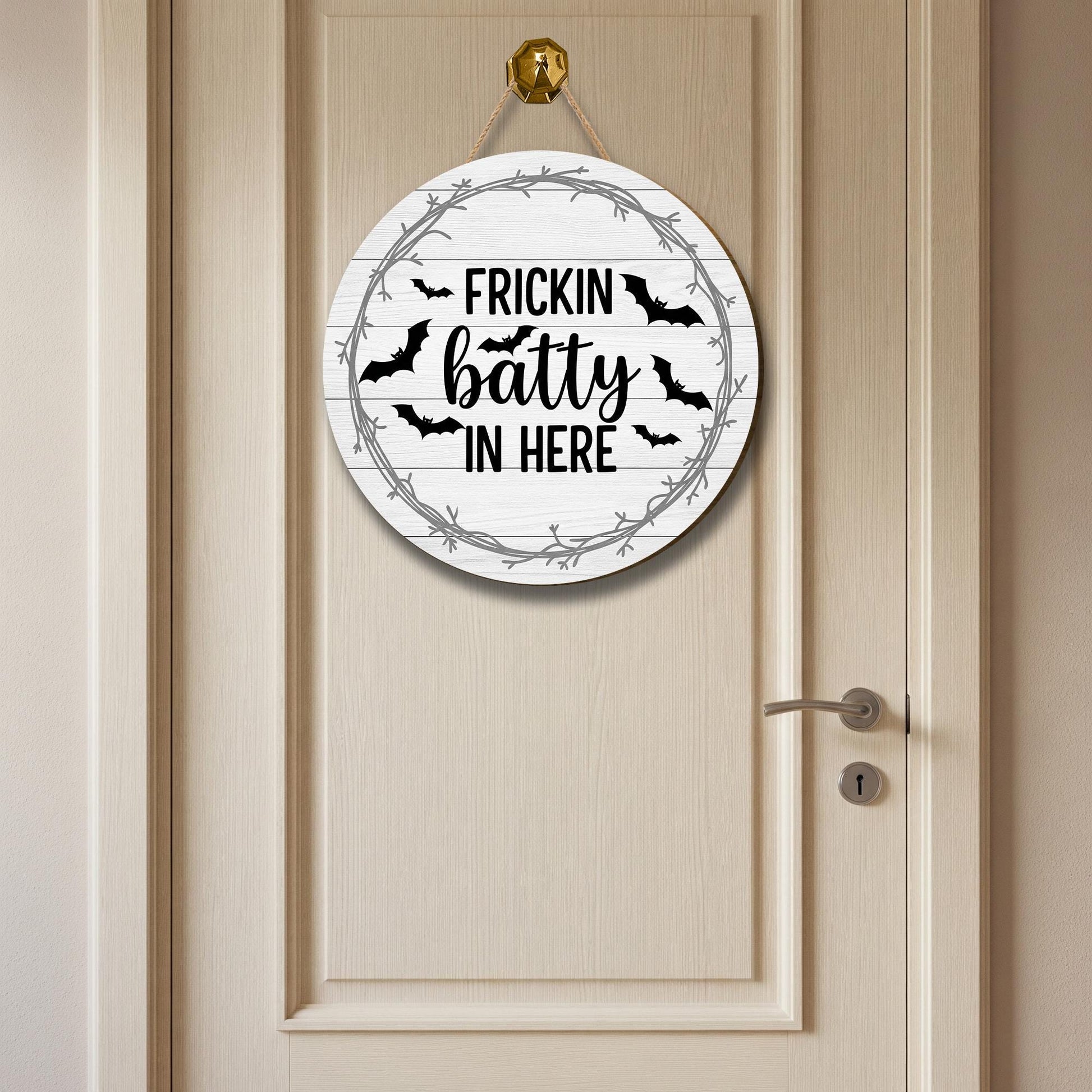 Frickin Batty In Here Door Sign – Funny Halloween Sign with Bats, Rustic Fall Porch Decor, Spooky Wall Hanging, Halloween Wreath Home Decor