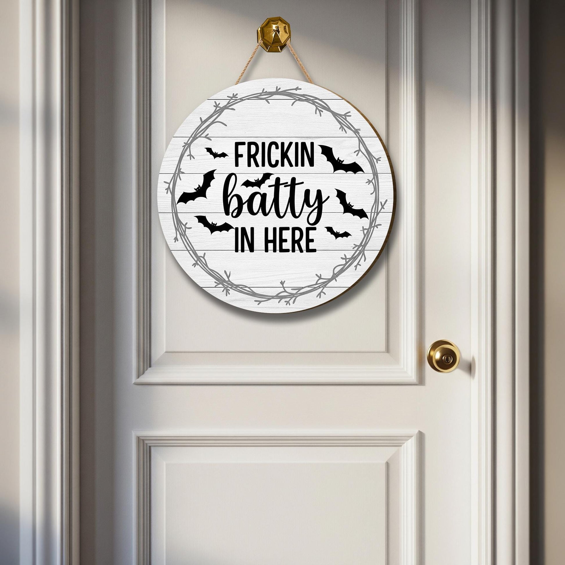 Frickin Batty In Here Door Sign – Funny Halloween Sign with Bats, Rustic Fall Porch Decor, Spooky Wall Hanging, Halloween Wreath Home Decor