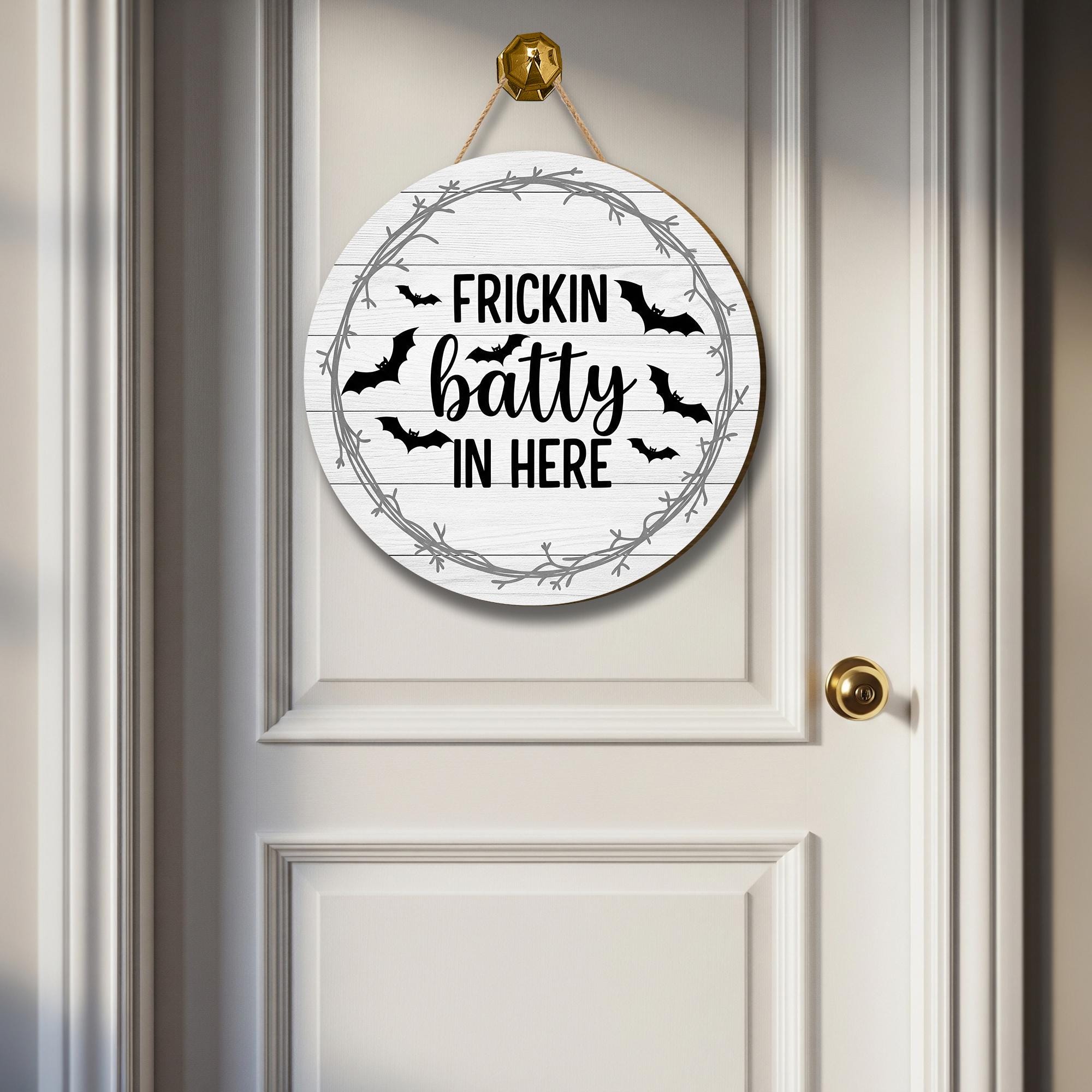 Frickin Batty In Here Door Sign – Funny Halloween Sign with Bats, Rustic Fall Porch Decor, Spooky Wall Hanging, Halloween Wreath Home Decor