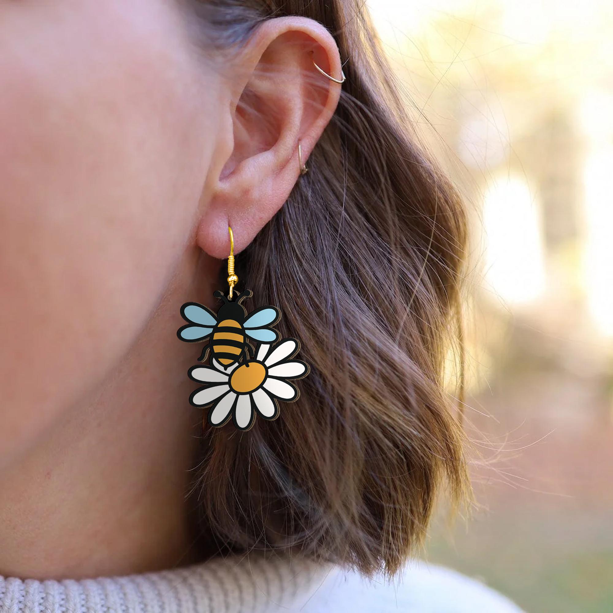 Bee and Daisy Acrylic Earrings – Cute Spring Dangle Earrings, Garden Insect Jewelry, Fun Nature Gift for Her, Lightweight Summer Style