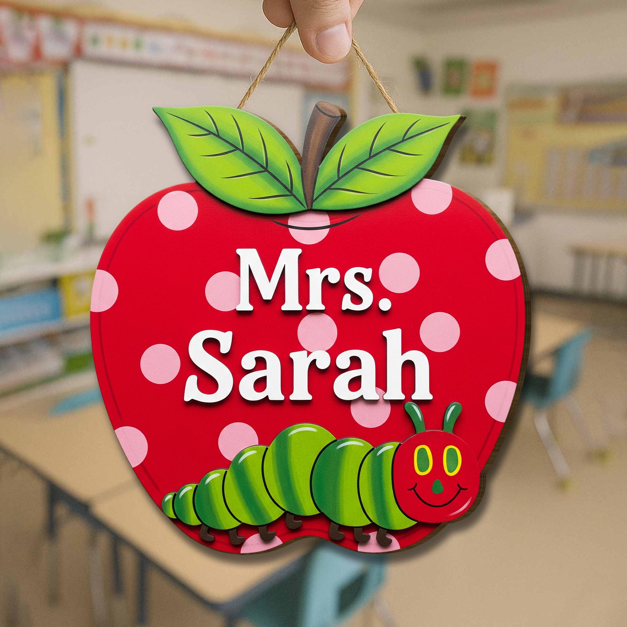 Personalized Apple Teacher Door Sign with Caterpillar – Custom Classroom Name Decor, Cute Back to School Gift for Teachers, School Supplies