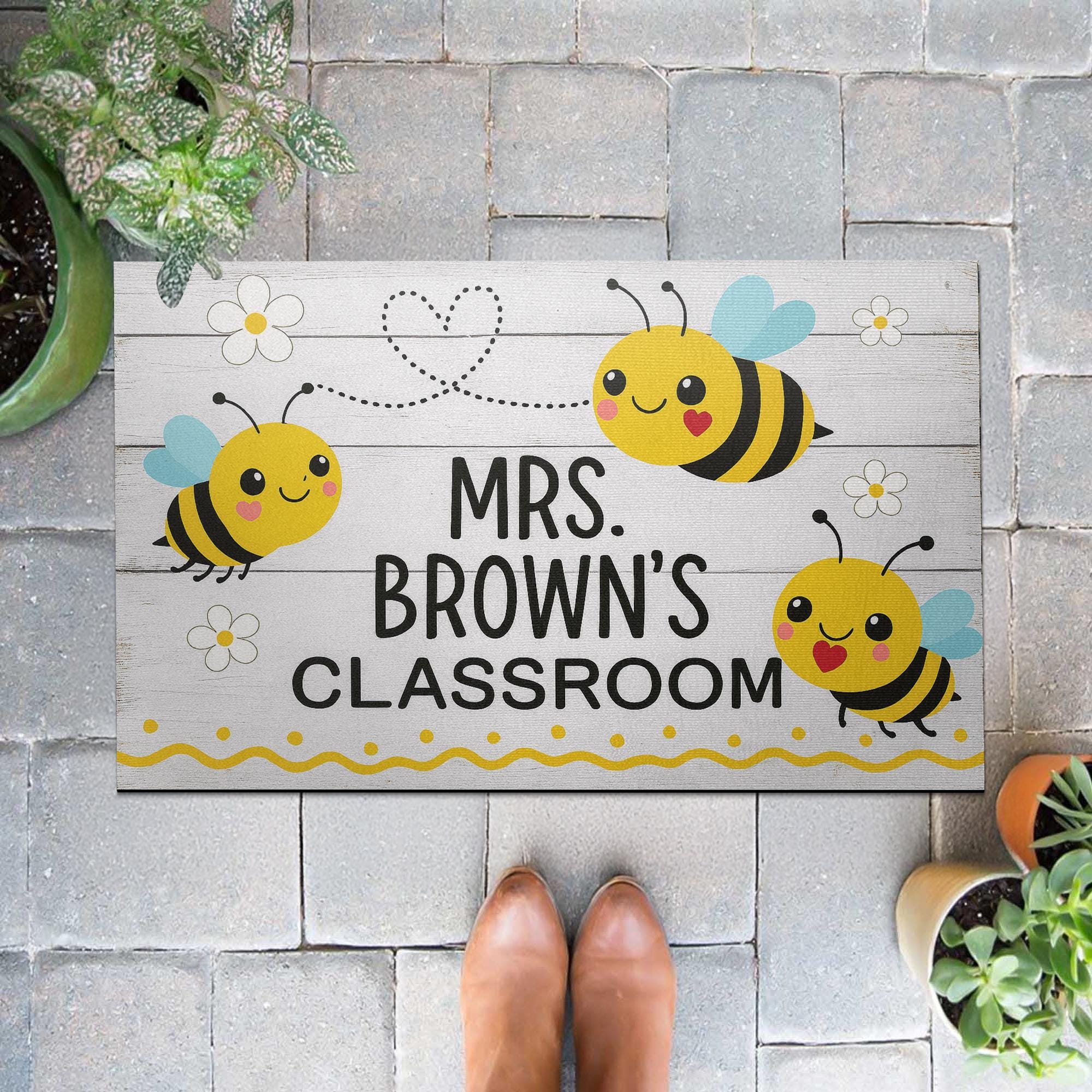 Teacher Classroom Doormat – Cute Bee Theme Welcome Mat, Personalized Teacher Rug, Back to School Door Decor for Class Entry, School Doormat