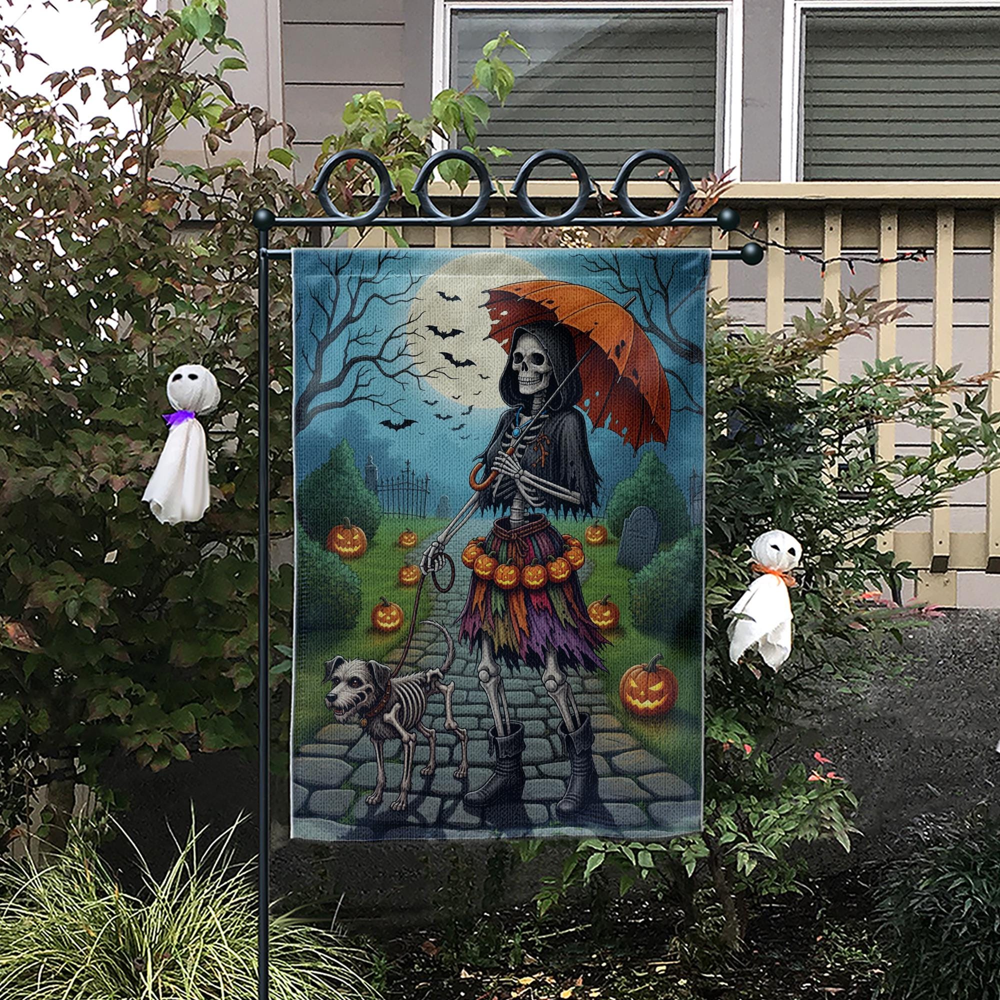 Skeleton Walking Dog Halloween Garden Flag – Spooky Skeleton Dog Yard Decor, Creepy Pumpkin Graveyard Outdoor Flag