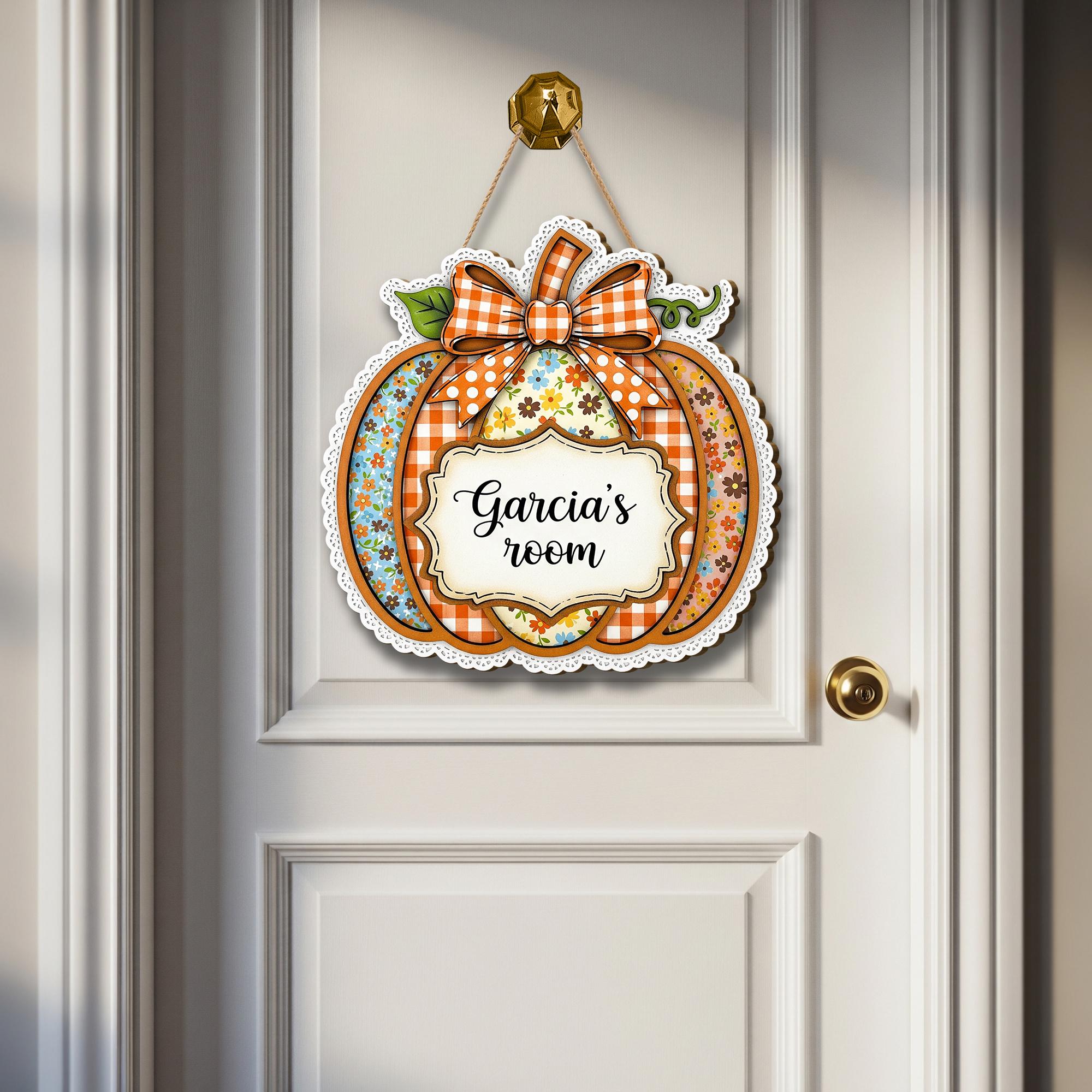 Custom Pumpkin Room Sign – Personalized Fall Wooden Door Hanging, Autumn Plaid Bow Room Name Sign for Home or Kids Room
