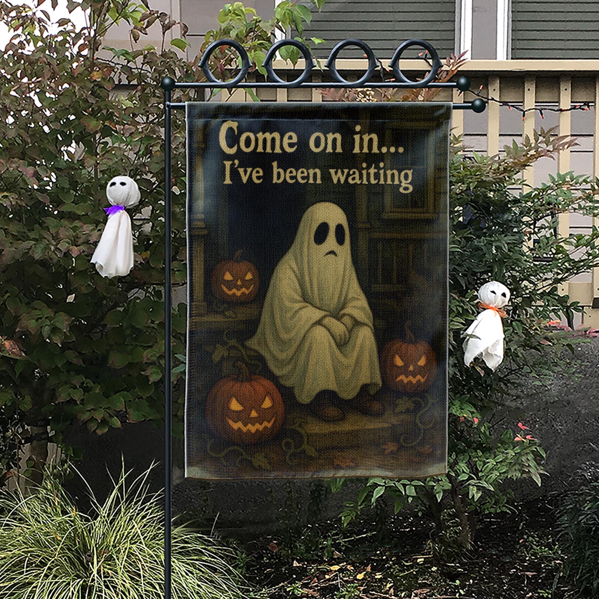 Sad Ghost Halloween Garden Flag, Spooky Outdoor Yard Decor, Come On In I've Been Waiting Flag, Fall Porch Decoration Sign, Halloween Season