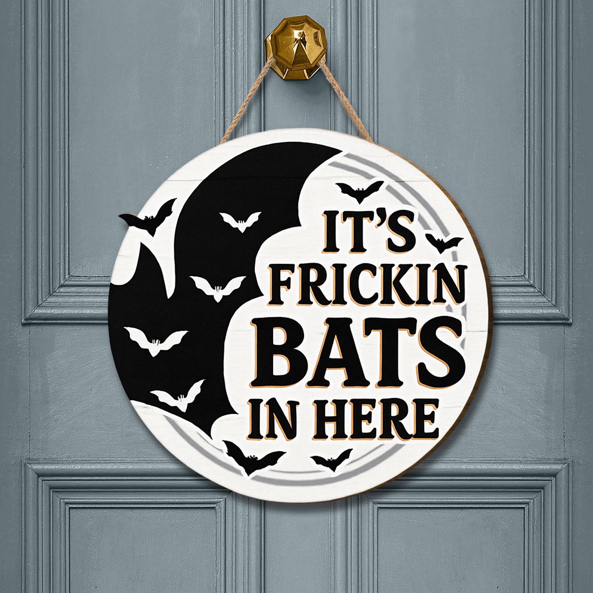 It’s Frickin Bats In Here Door Hanger, Funny Halloween Bat Sign, Spooky Porch Decor, Gothic Wood Hanging Sign for Fall Entryway