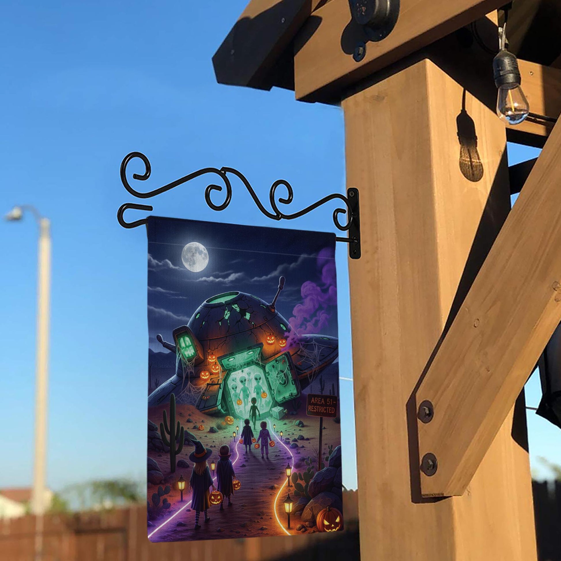 Halloween UFO Alien Garden Flag – Trick‑Or‑Treat Area 51 Spooky Outdoor Yard Banner with Pumpkins & Glow Design