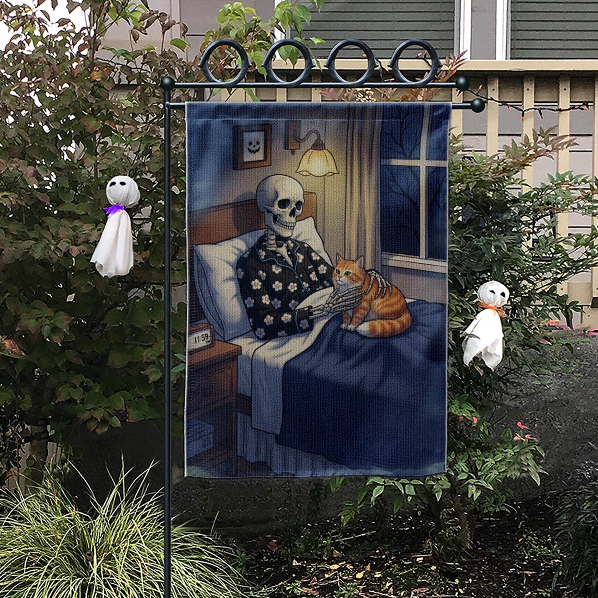 Funny Skeleton and Cat Garden Flag – Halloween Spooky Bedroom Decor, Cozy Skeleton Night Scene, Gothic Fall Outdoor Yard Banner