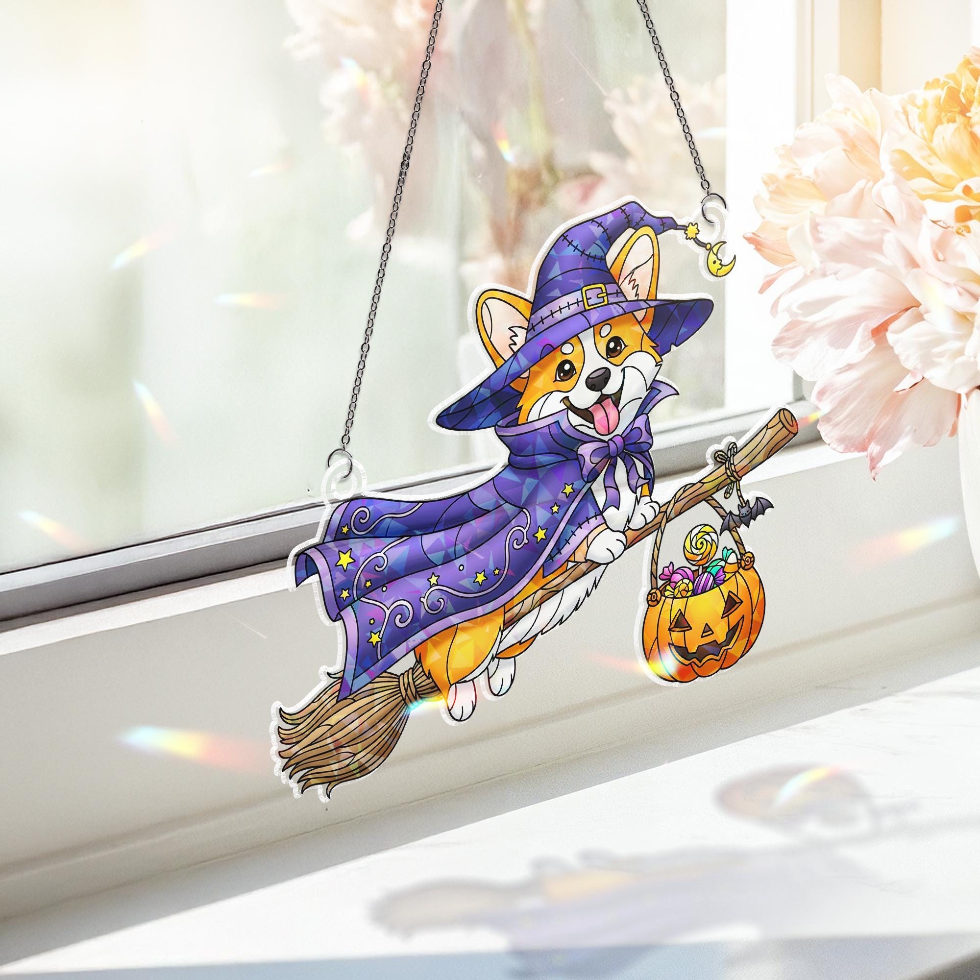 Halloween Corgi Witch Suncatcher – Flying Dog on Broom Window Decor – Cute Fall Pet Gift for Dog Lovers & Halloween Home Decor