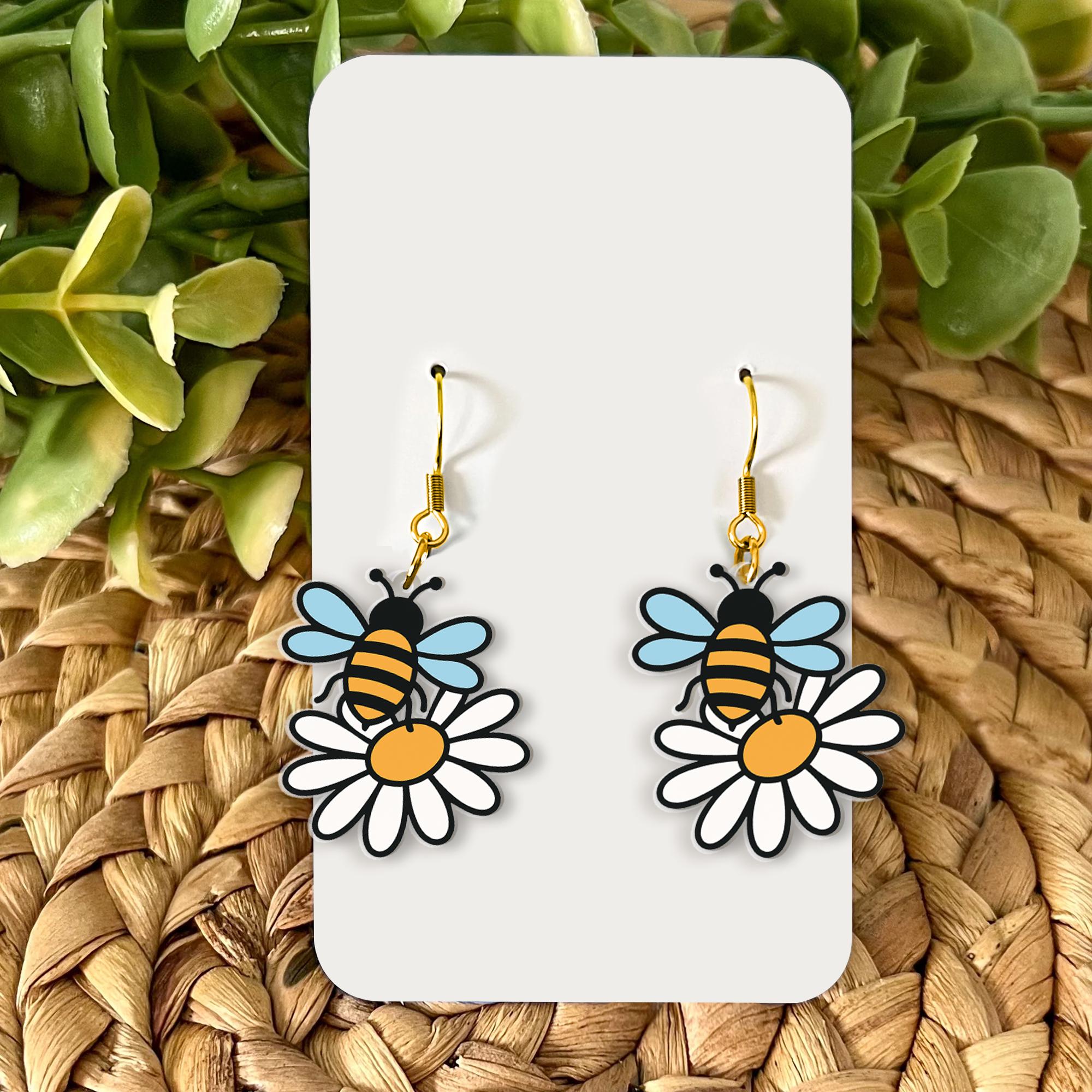 Bee and Daisy Acrylic Earrings – Cute Spring Dangle Earrings, Garden Insect Jewelry, Fun Nature Gift for Her, Lightweight Summer Style
