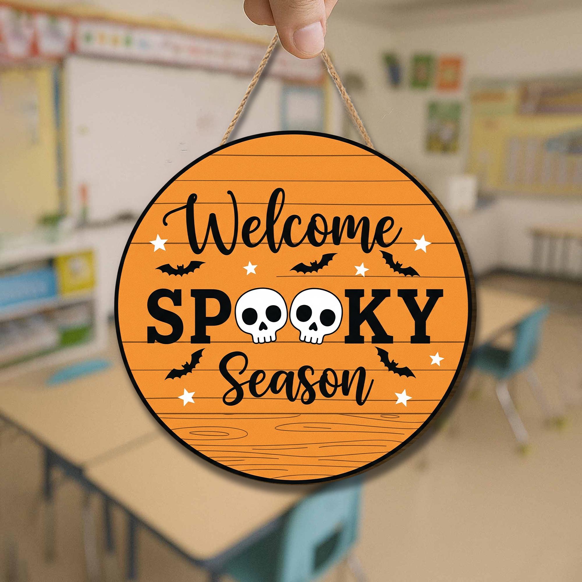 Welcome Spooky Season Sign, Round Halloween Door Hanger, Orange Skull & Bats Porch Décor, Seasonal Fall Welcome Plaque