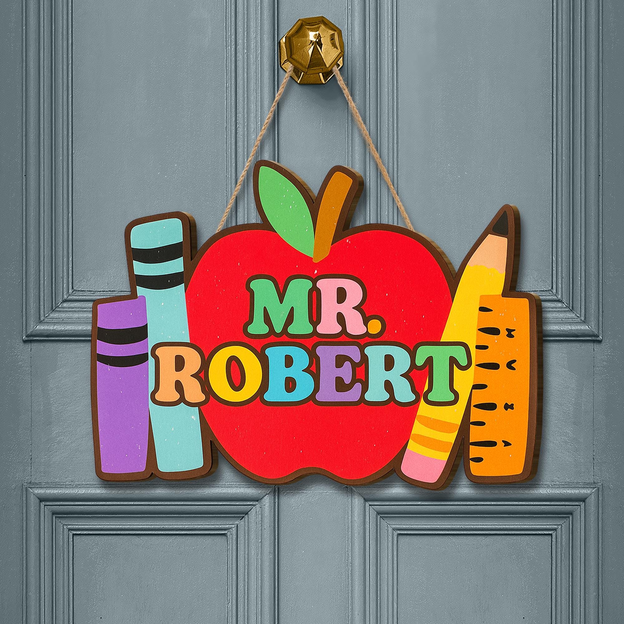 Personalized Teacher Door Sign – Back to School Apple Custom Name Sign with Crayons & Pencil, Classroom Decor Gift for Teacher, Educator