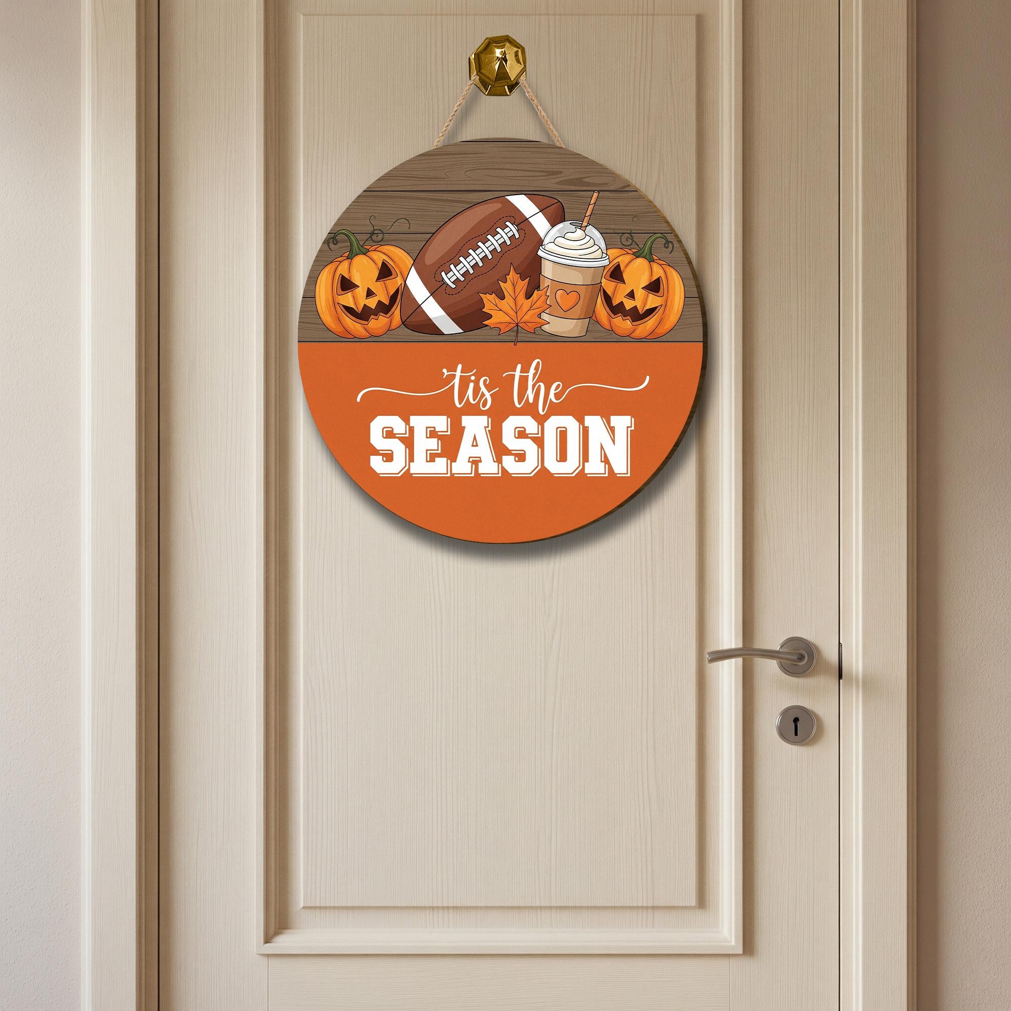 Fall Pumpkin Football Door Sign – Autumn Round Hanging Decor with Coffee and Leaf for Halloween and Thanksgiving Home Entryway