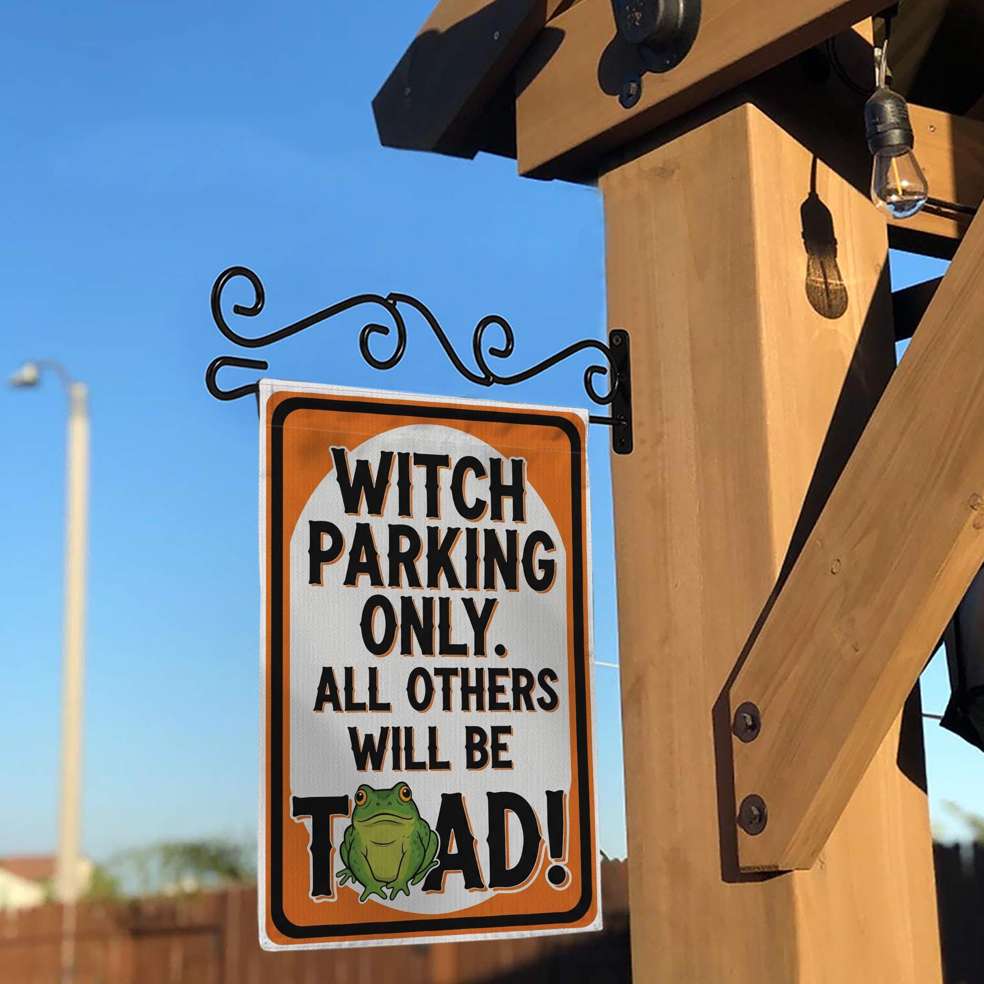 Witch Parking Only Garden Flag – Funny Halloween Toad Yard Sign, Spooky Witch Decor, Outdoor Halloween Porch Flag