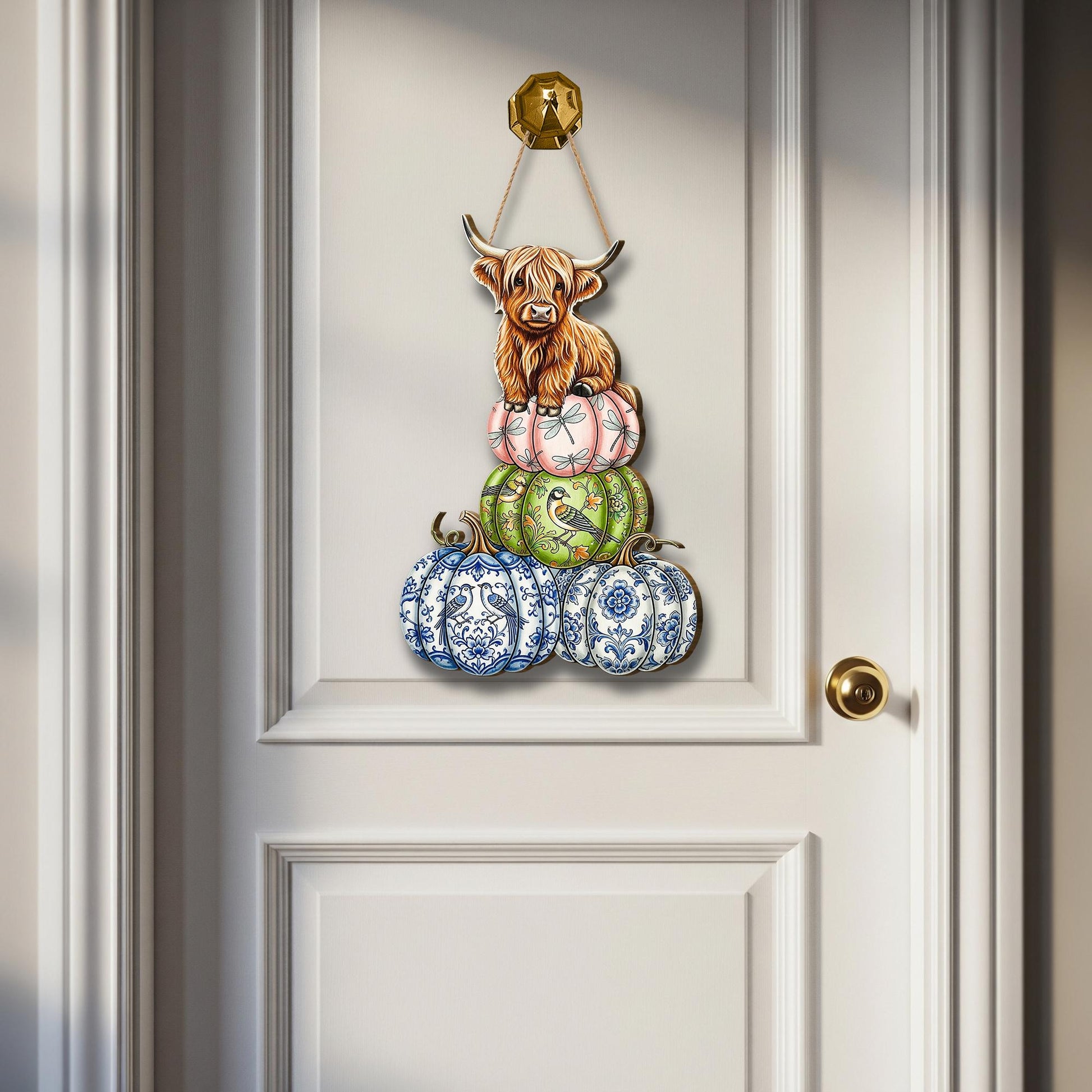 Highland Cow Pumpkin Wooden Door Sign – Fall Farmhouse Wall Decor, Rustic Cow Autumn Porch Sign, Country Pumpkin Stack Art