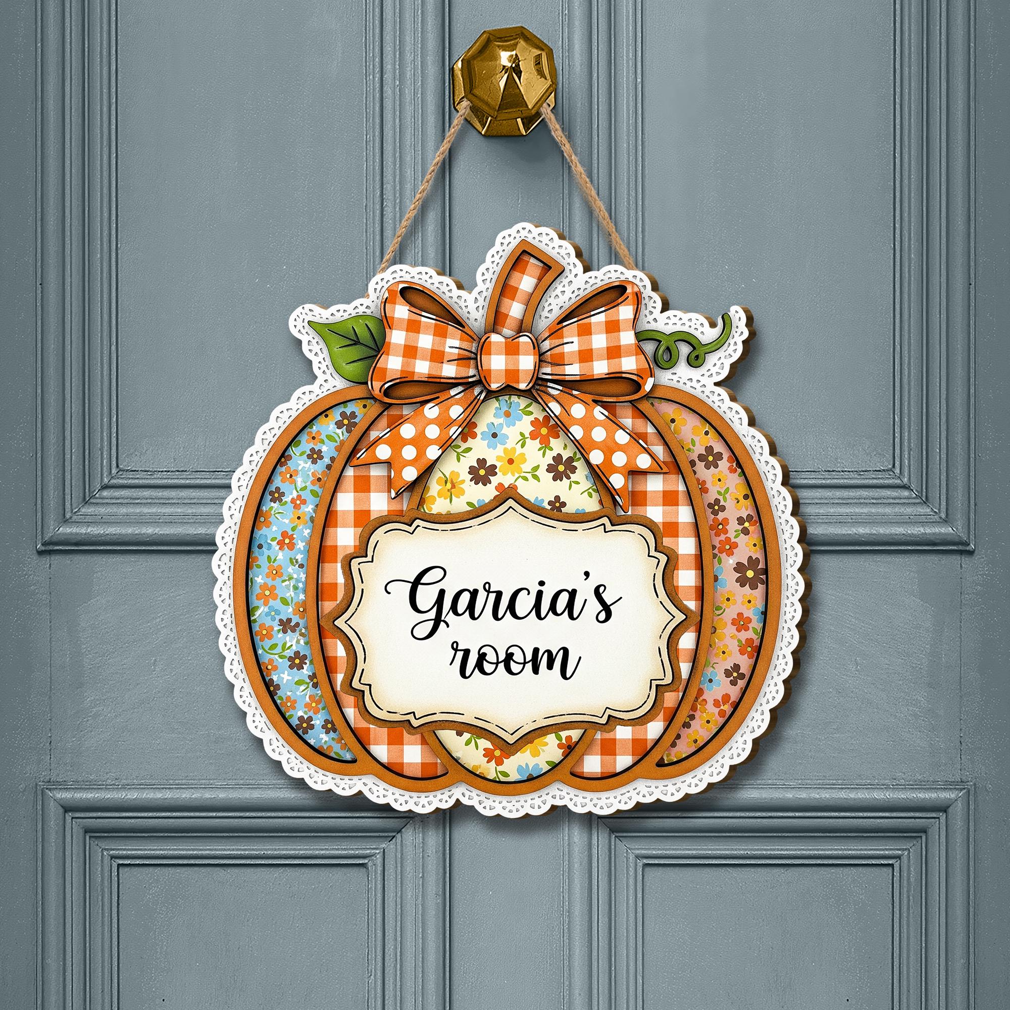 Custom Pumpkin Room Sign – Personalized Fall Wooden Door Hanging, Autumn Plaid Bow Room Name Sign for Home or Kids Room