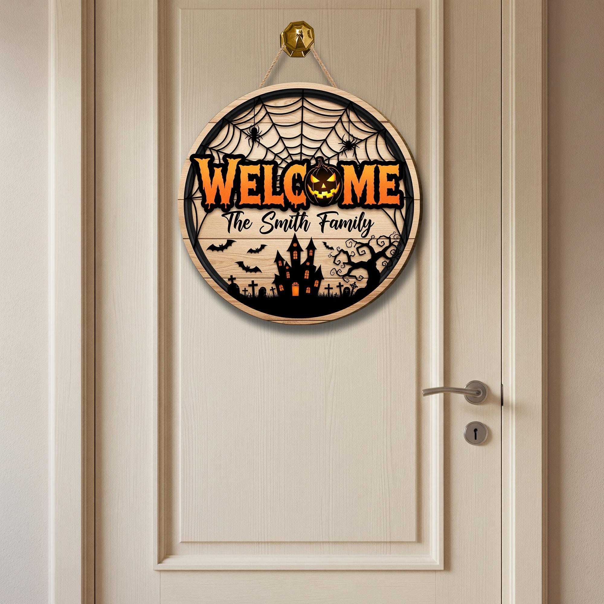 Personalized Halloween Door Hanger – Custom Family Name Welcome Sign, Spooky Front Door Decoration, Fall Porch Decor