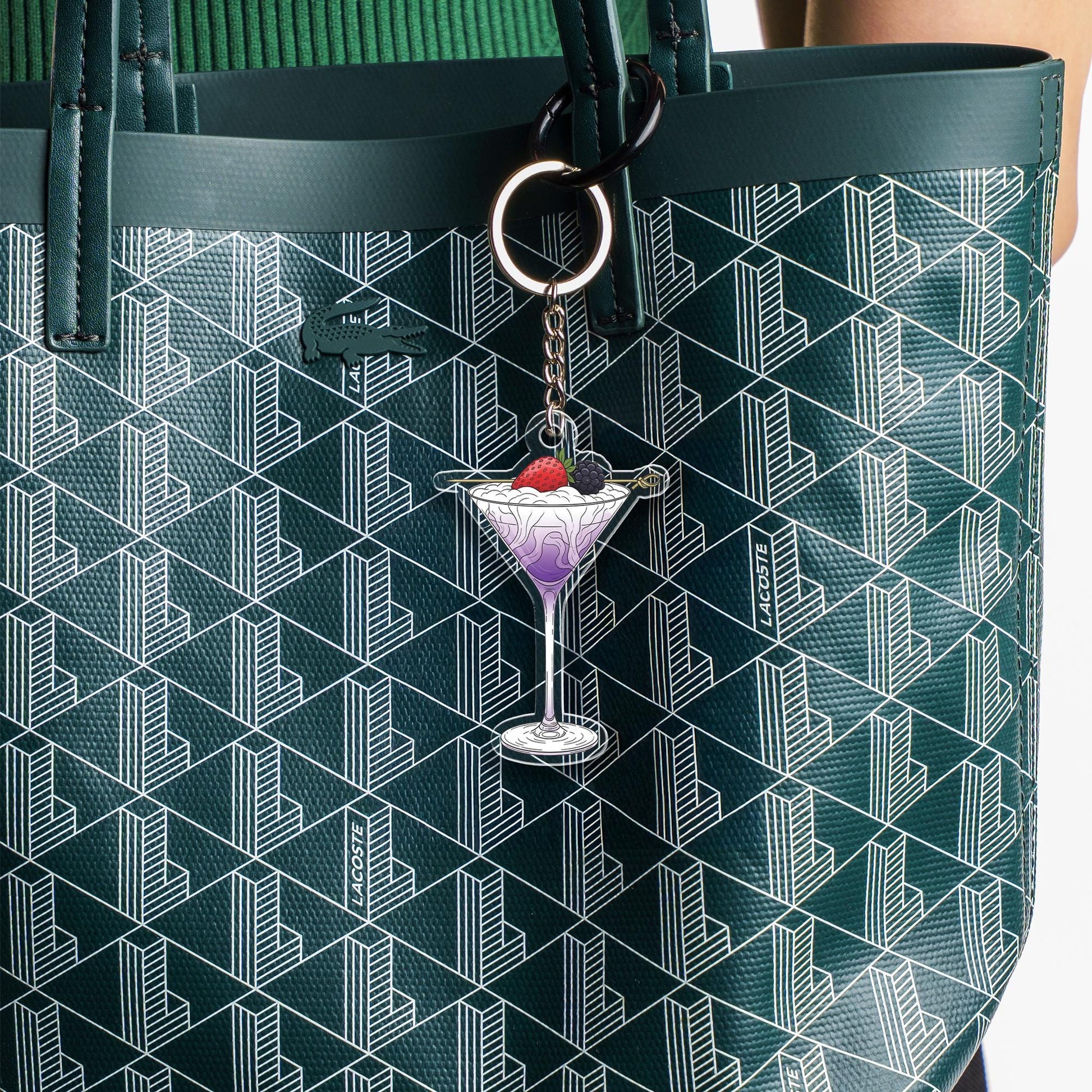 Cocktail Drink Keychain – Cute Acrylic Martini Glass Charm with Berries, Bar Accessory, Gift for Cocktail Lovers & Party Favor