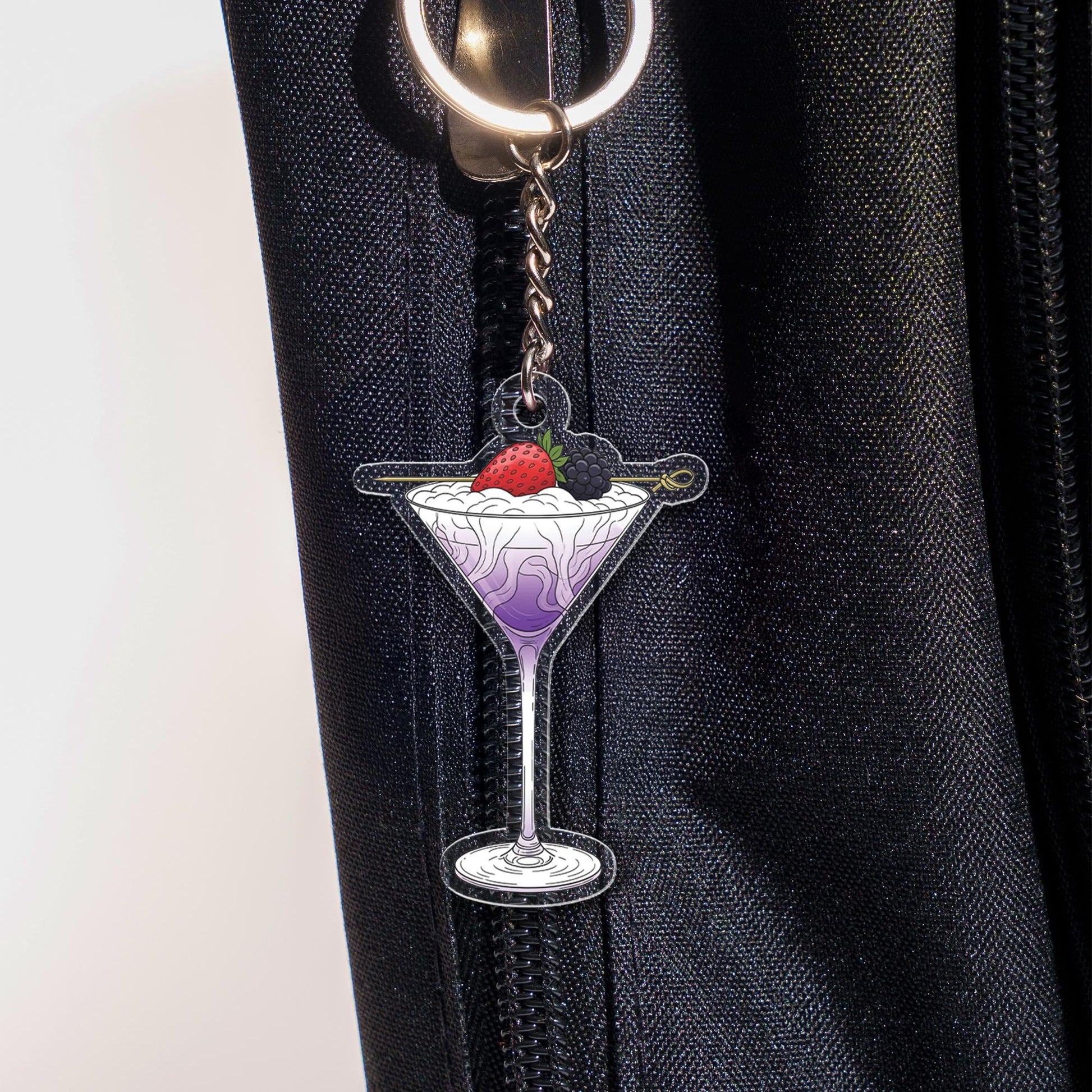 Cocktail Drink Keychain – Cute Acrylic Martini Glass Charm with Berries, Bar Accessory, Gift for Cocktail Lovers & Party Favor