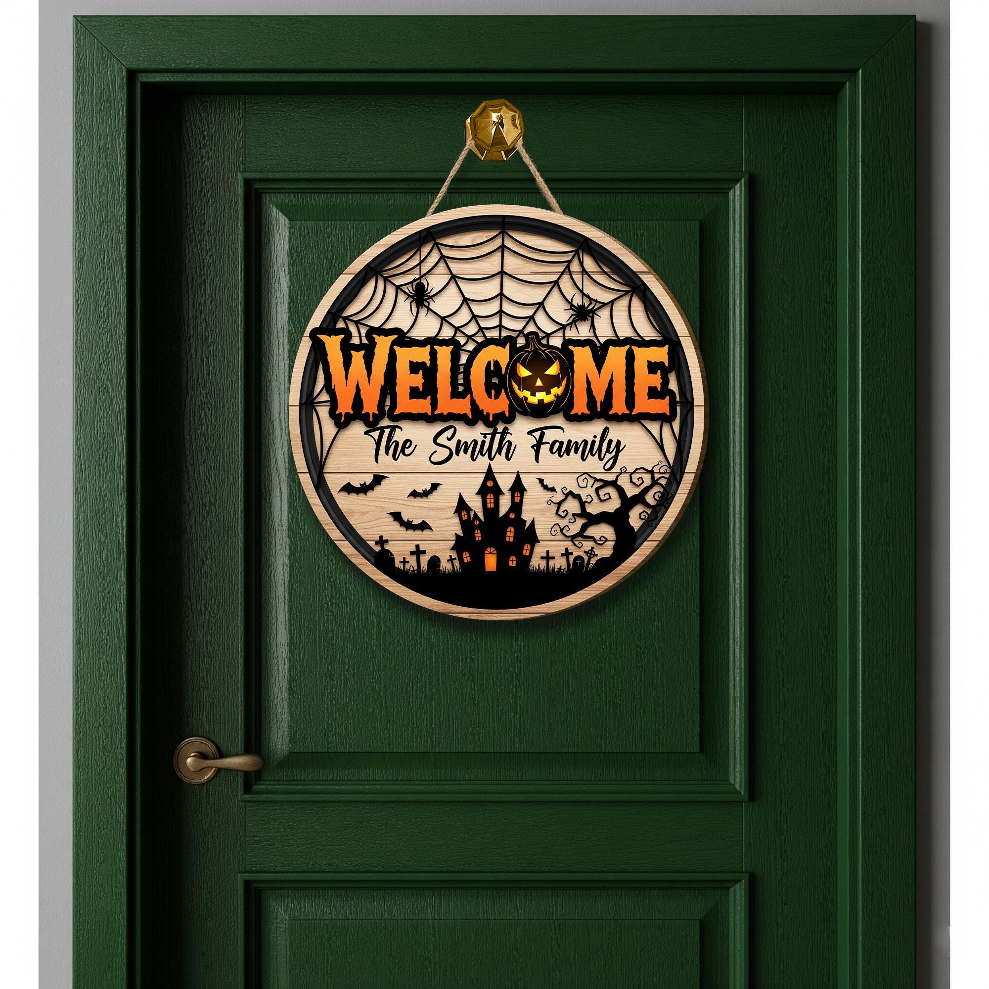 Personalized Halloween Door Hanger – Custom Family Name Welcome Sign, Spooky Front Door Decoration, Fall Porch Decor
