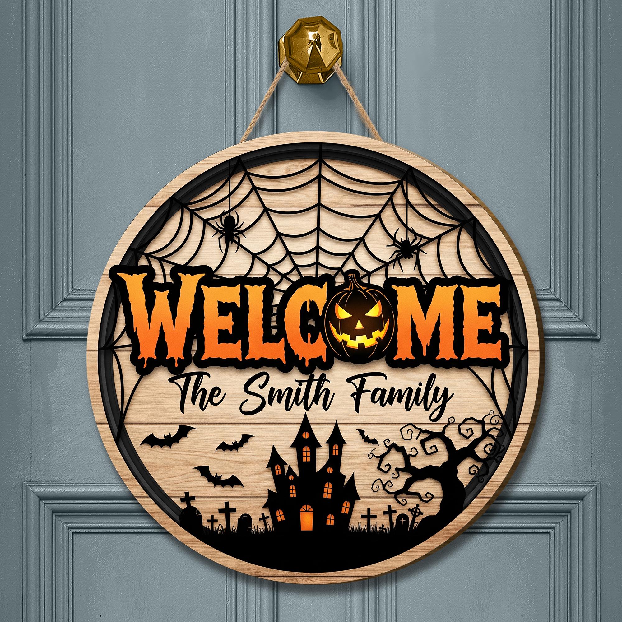 Personalized Halloween Door Hanger – Custom Family Name Welcome Sign, Spooky Front Door Decoration, Fall Porch Decor
