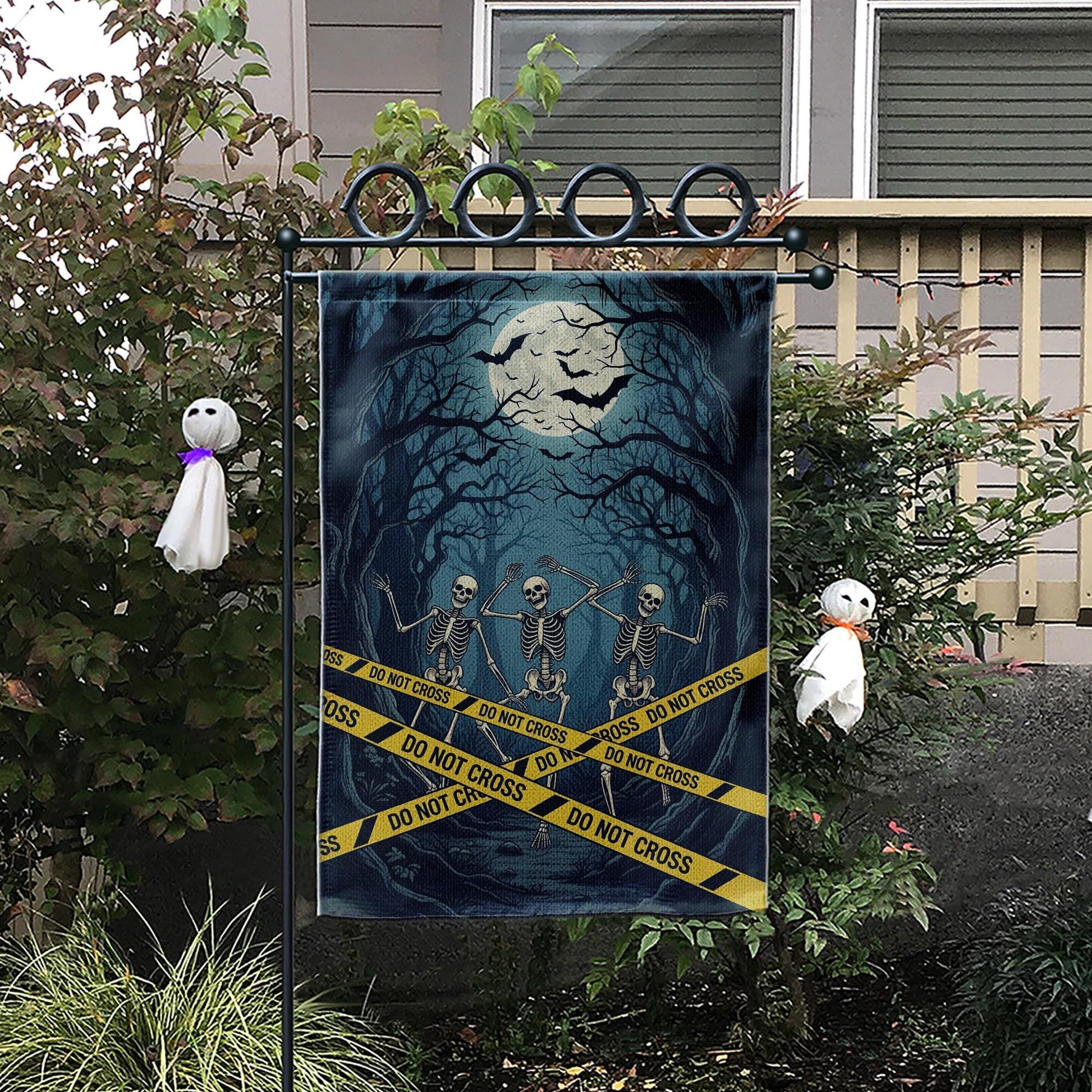 Halloween Skeleton Garden Flag, Spooky Do Not Cross Yard Decor, Haunted House Outdoor Decoration, Scary Moonlit Cemetery Flag