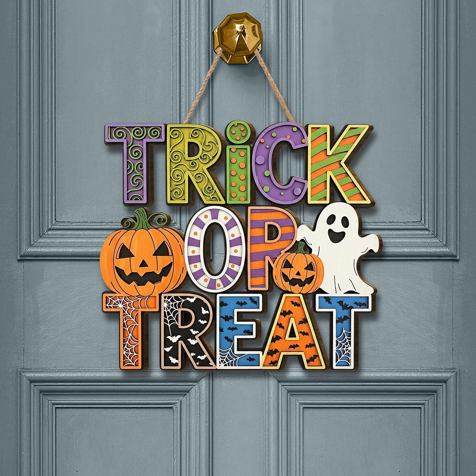 Trick or Treat Wooden Sign, Halloween Door Hanger with Ghost & Pumpkin, Spooky Porch Wall Decor, Cute Fall Party Decoration