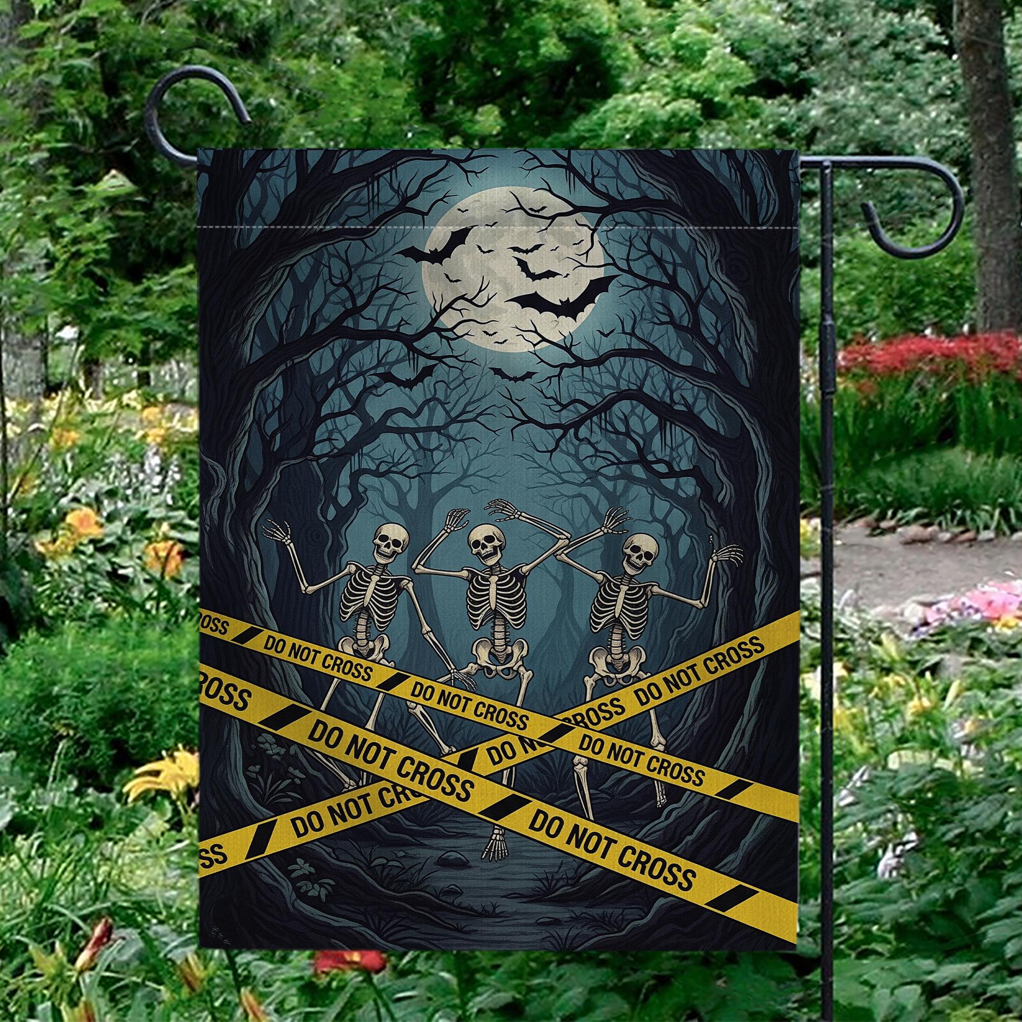 Halloween Skeleton Garden Flag, Spooky Do Not Cross Yard Decor, Haunted House Outdoor Decoration, Scary Moonlit Cemetery Flag