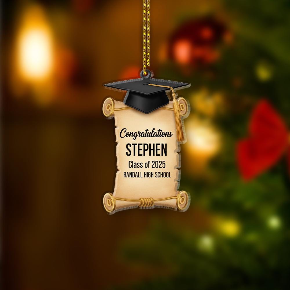 Personalized Graduation Ornament – Custom Name Class of 2025 Decoration with Cap and Diploma Design