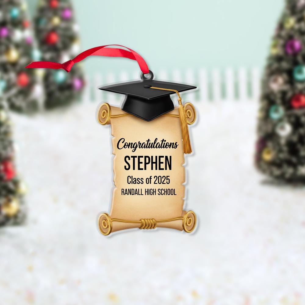Personalized Graduation Ornament – Custom Name Class of 2025 Decoration with Cap and Diploma Design
