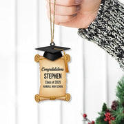 Personalized Graduation Ornament – Custom Name Class of 2025 Decoration with Cap and Diploma Design