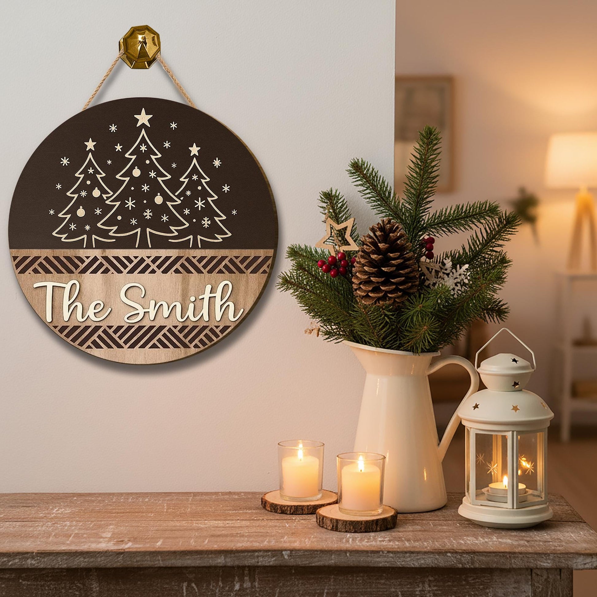 Personalized Family Christmas Door Sign – Rustic Round Wooden Holiday Decor with Custom Name