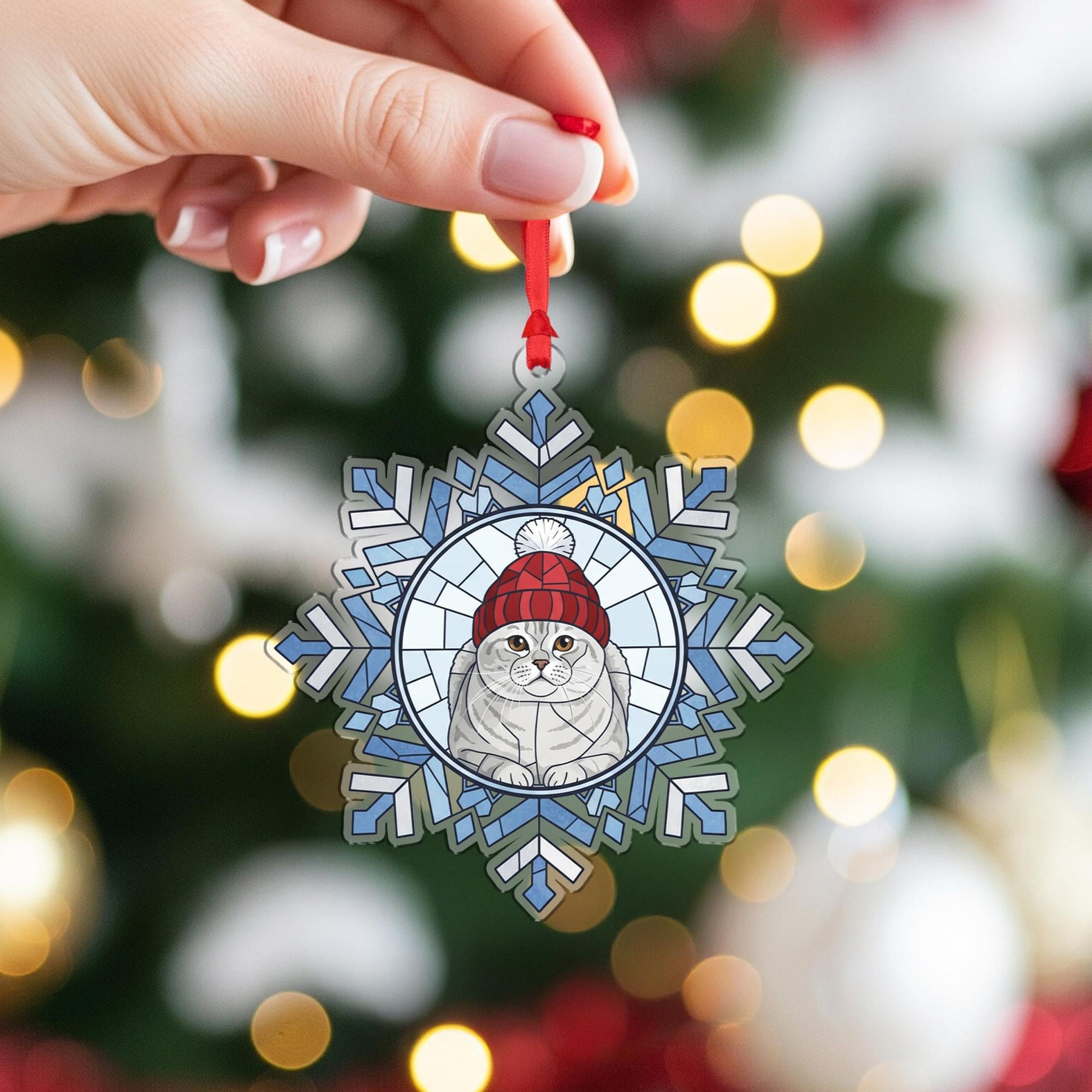 Personalized Ornament – Custom Cat Portrait in Snowflake Design with Winter Hat
